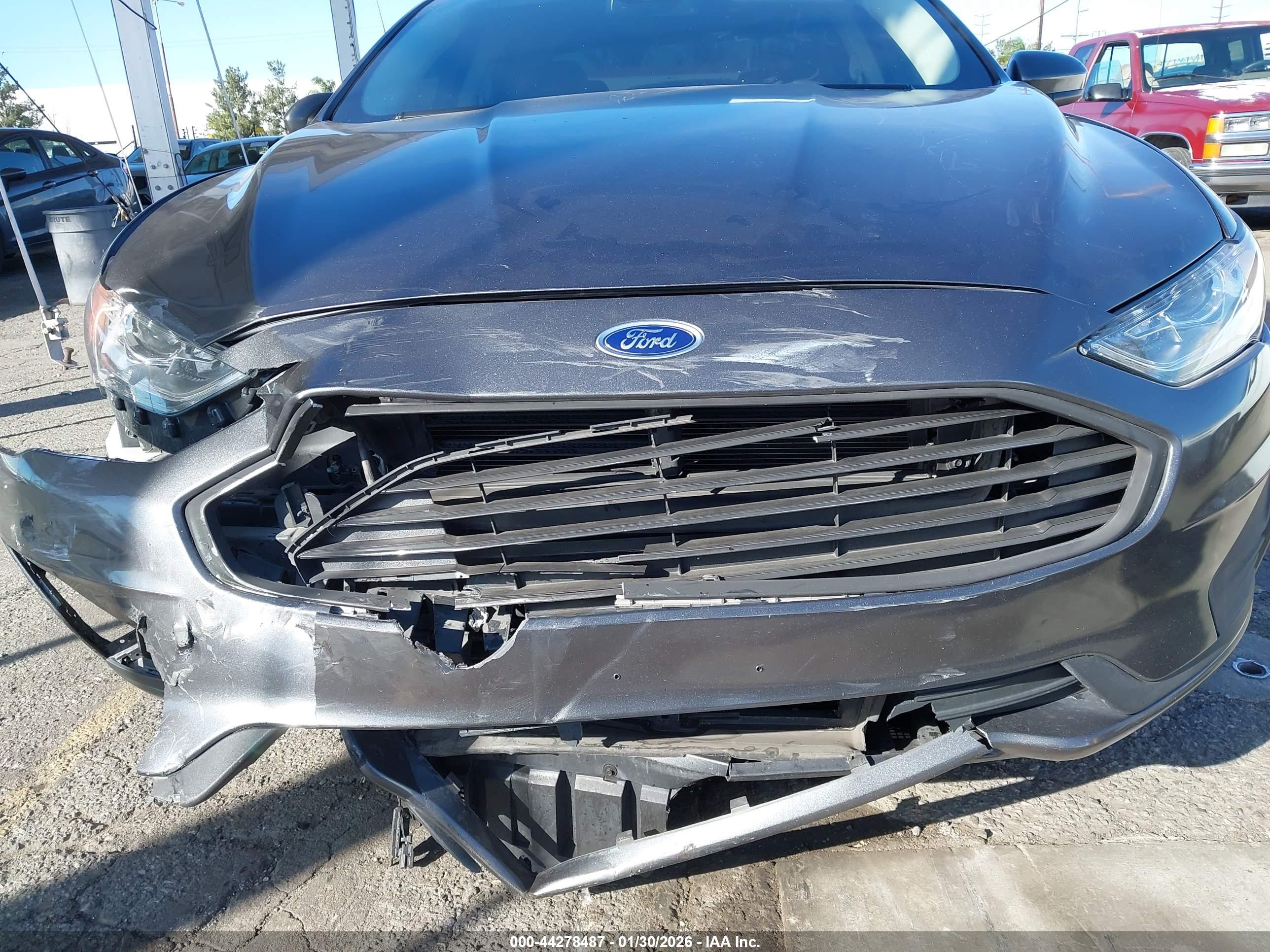 FORD FUSION image 6