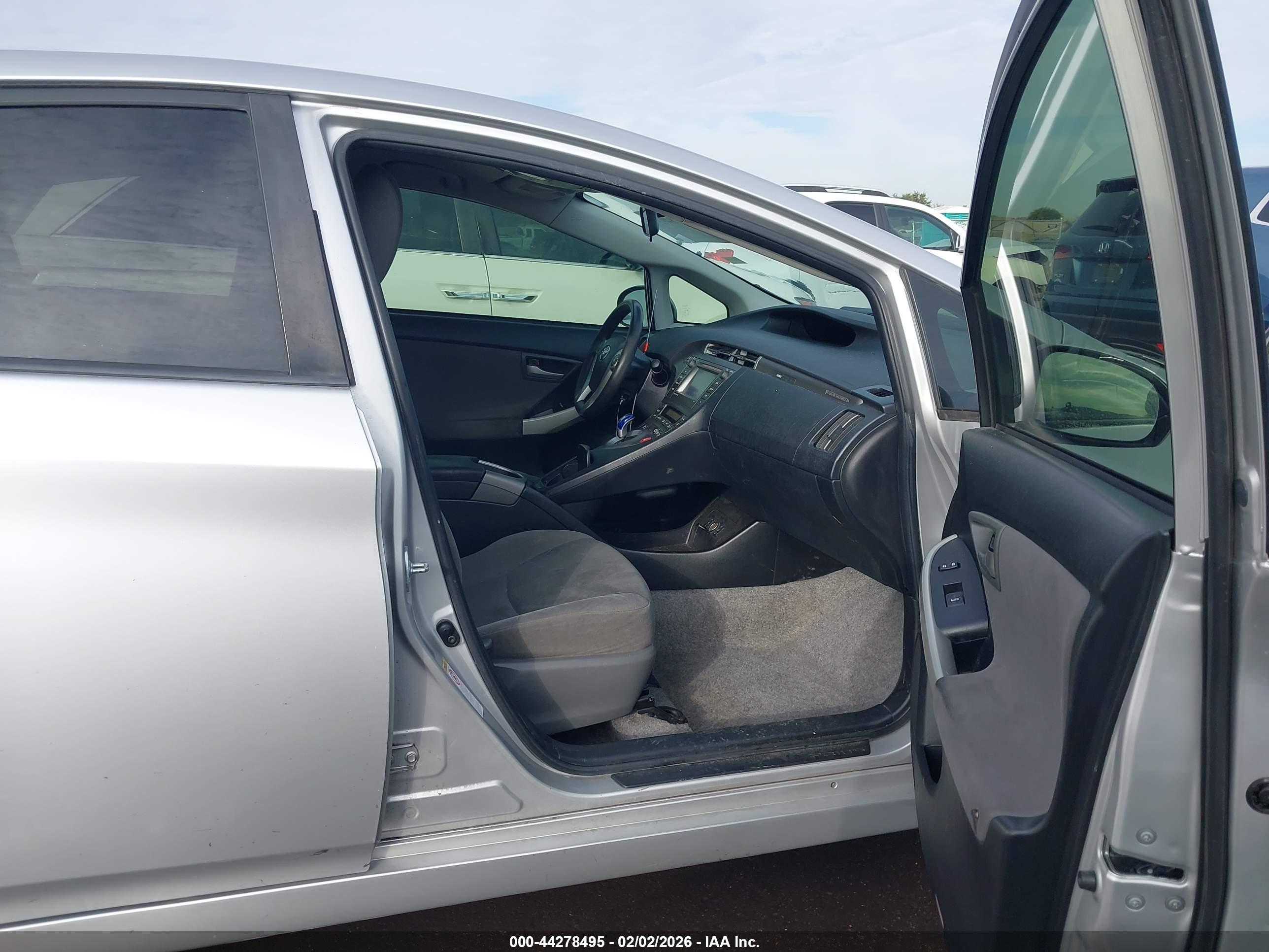 TOYOTA PRIUS image 5