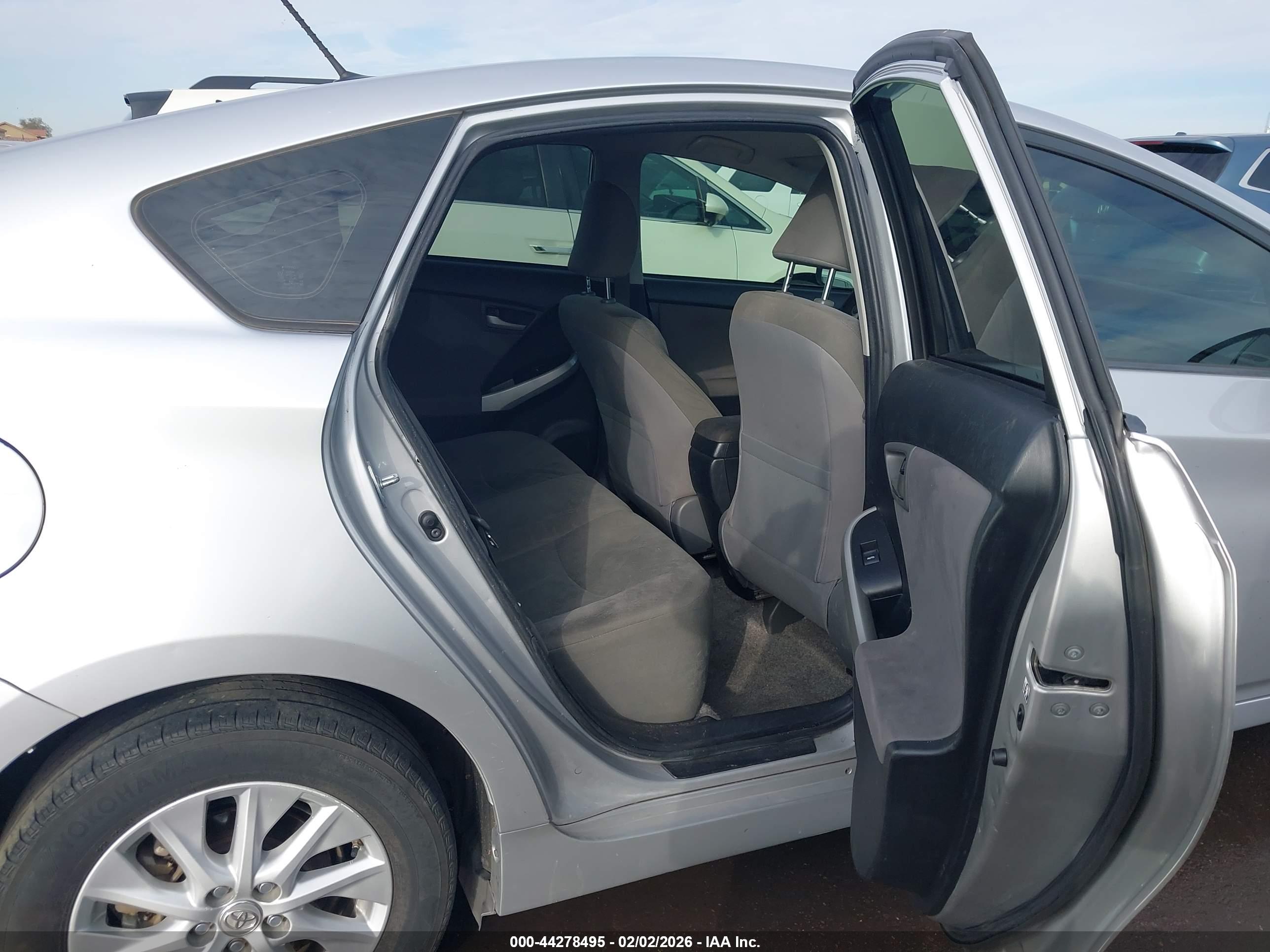 TOYOTA PRIUS image 8