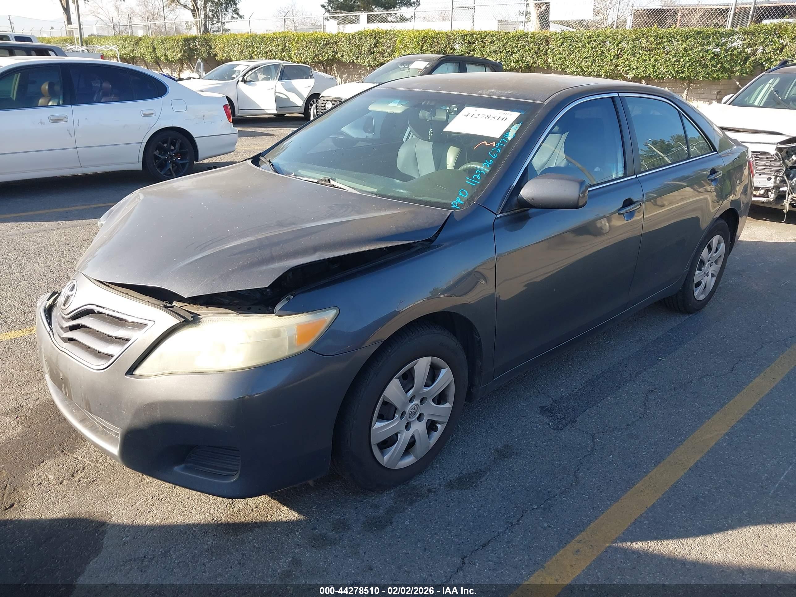 TOYOTA CAMRY image 2