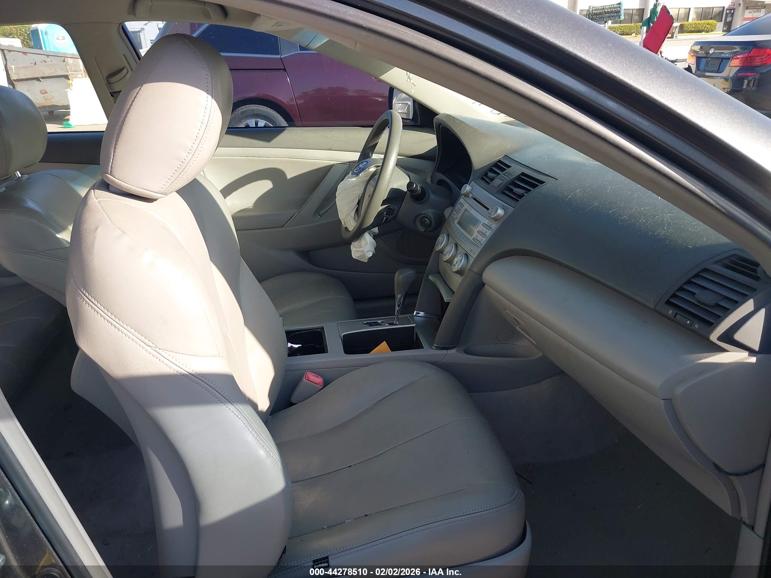 TOYOTA CAMRY image 5