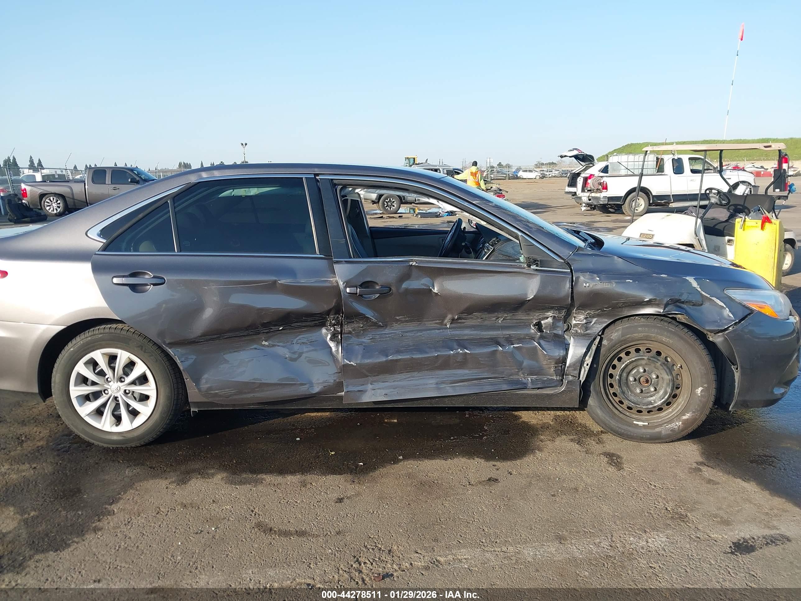 TOYOTA CAMRY image 6