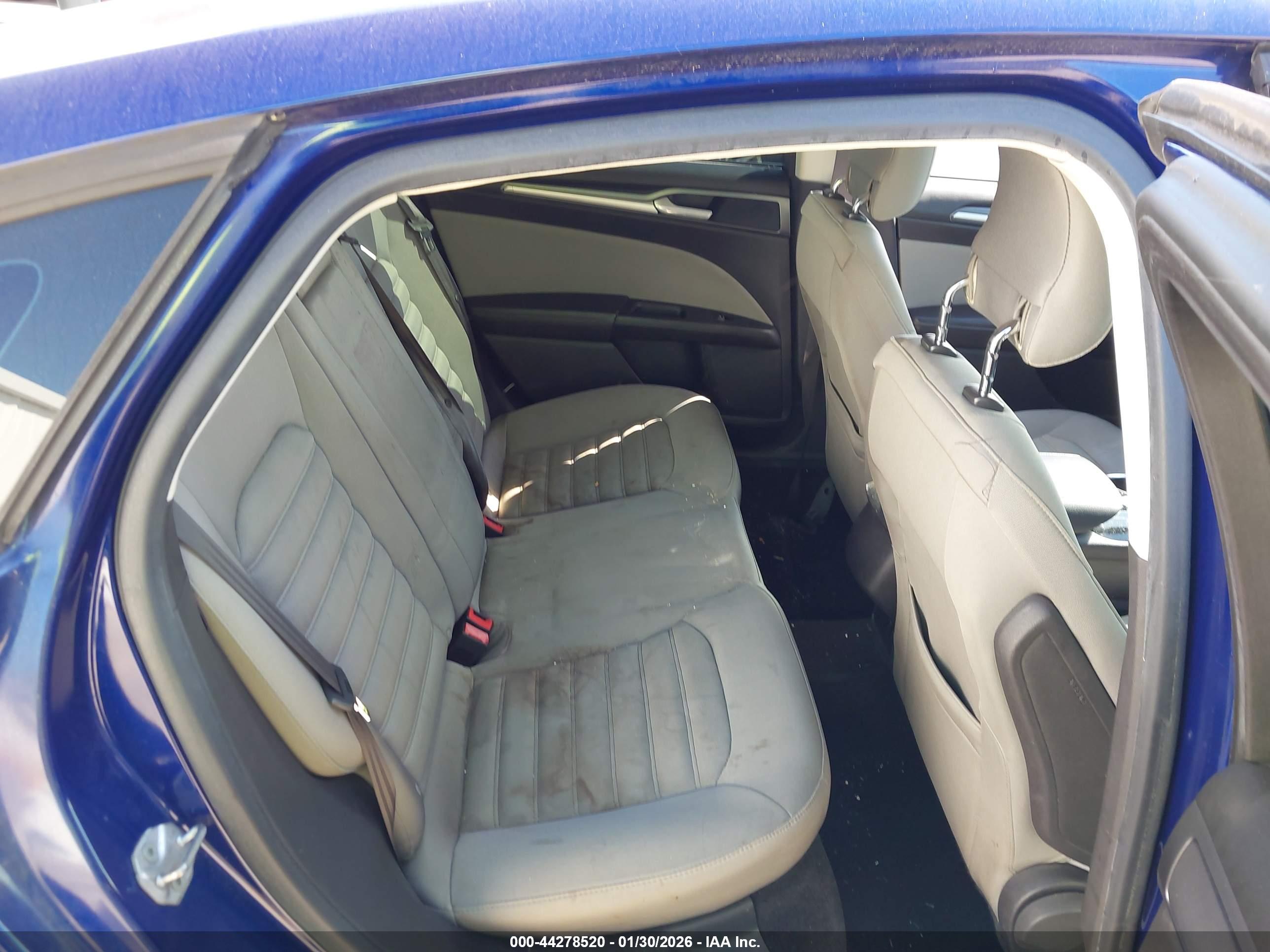 FORD FUSION image 8