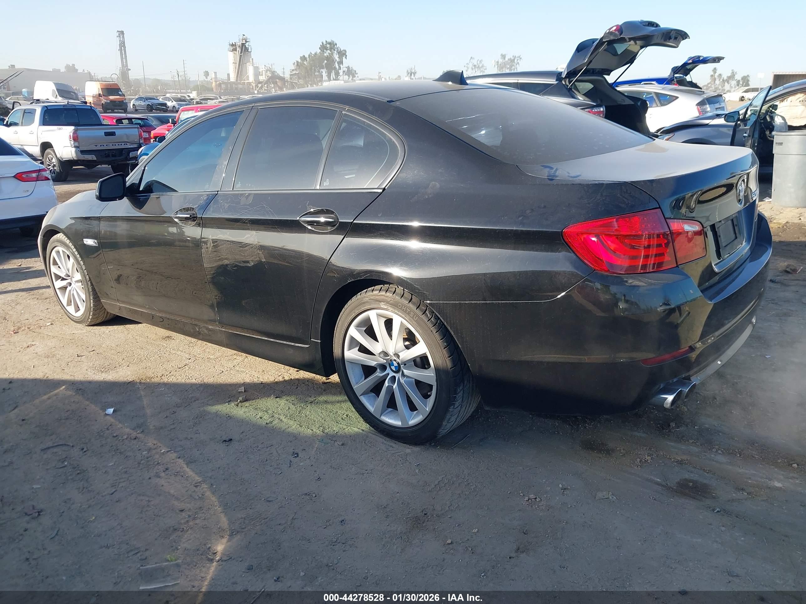 BMW 528I image 3