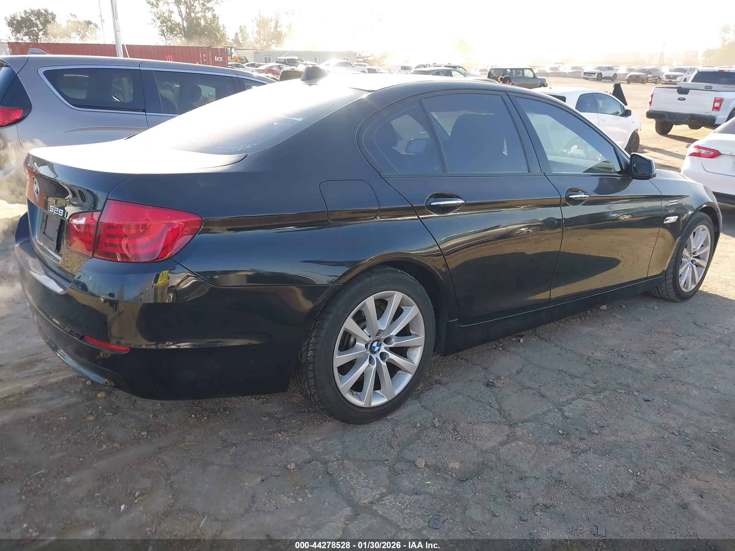 BMW 528I image 4