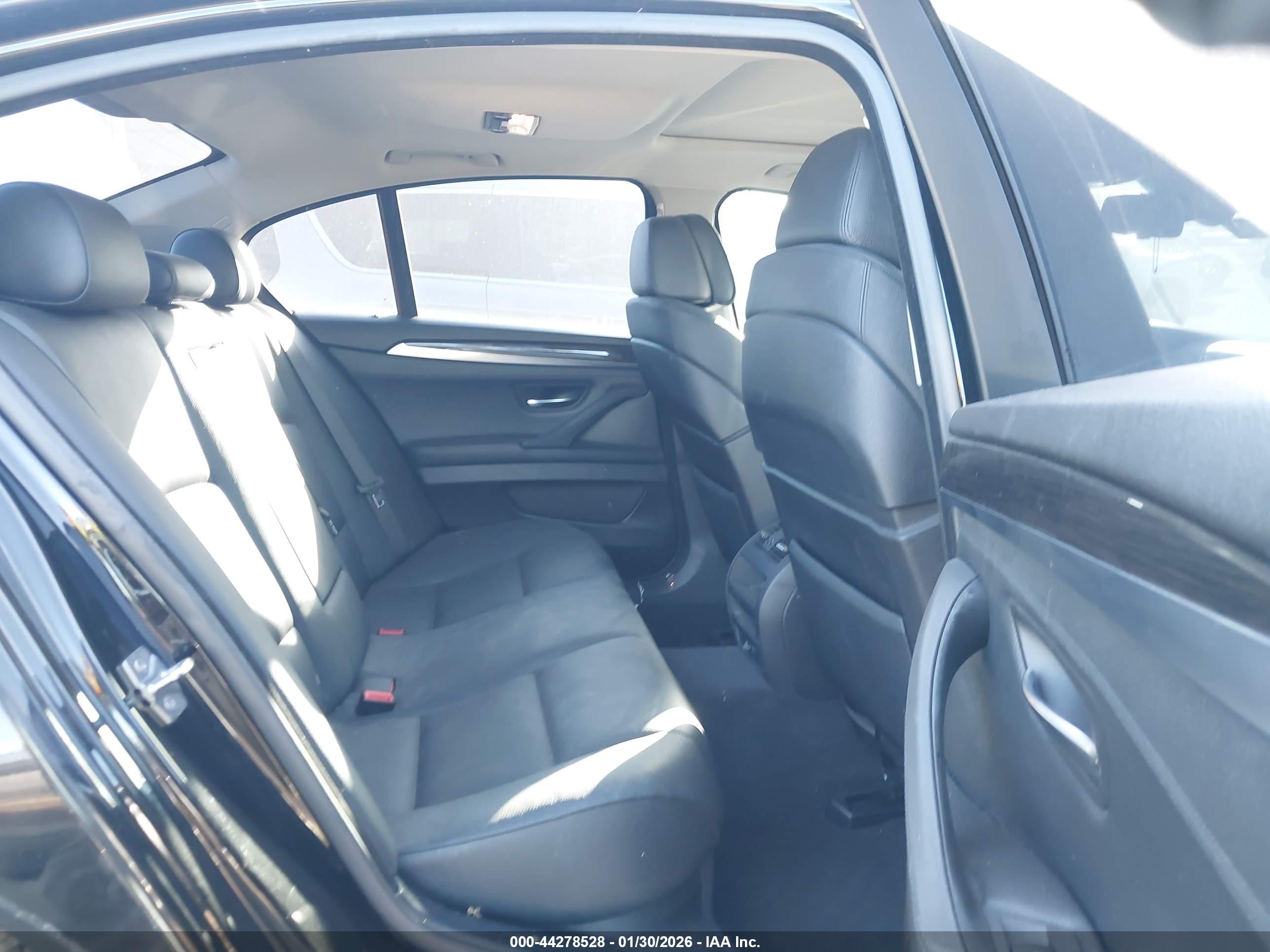 BMW 528I image 8