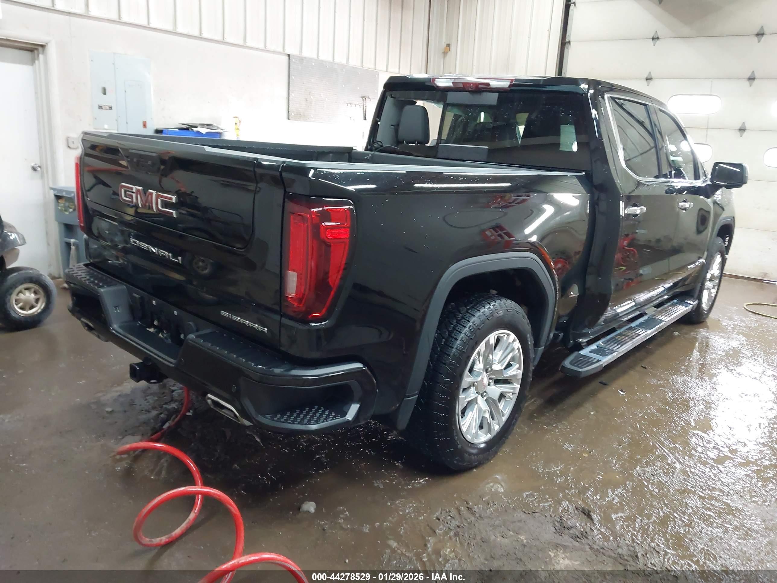 GMC SIERRA image 4