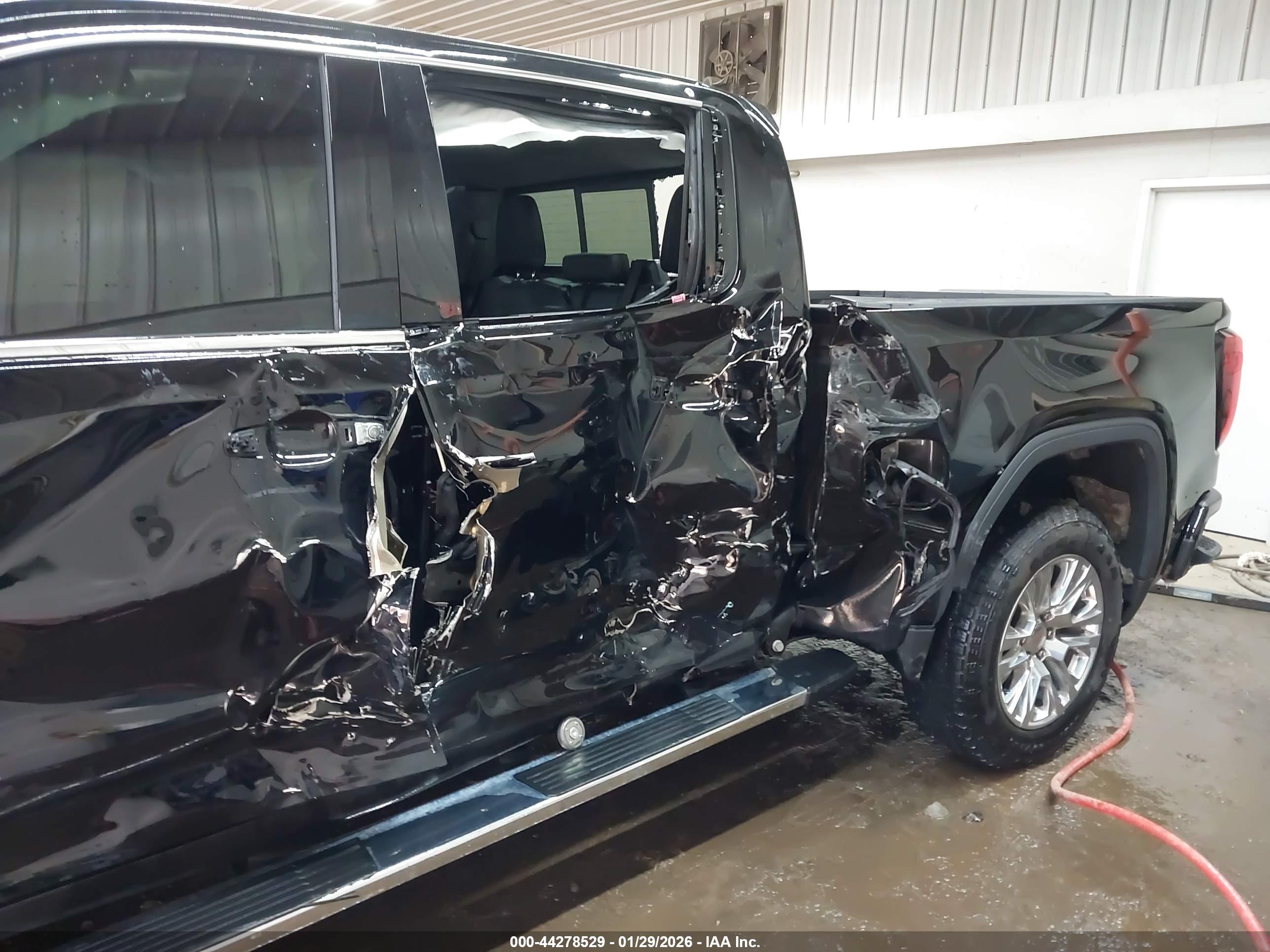 GMC SIERRA image 6