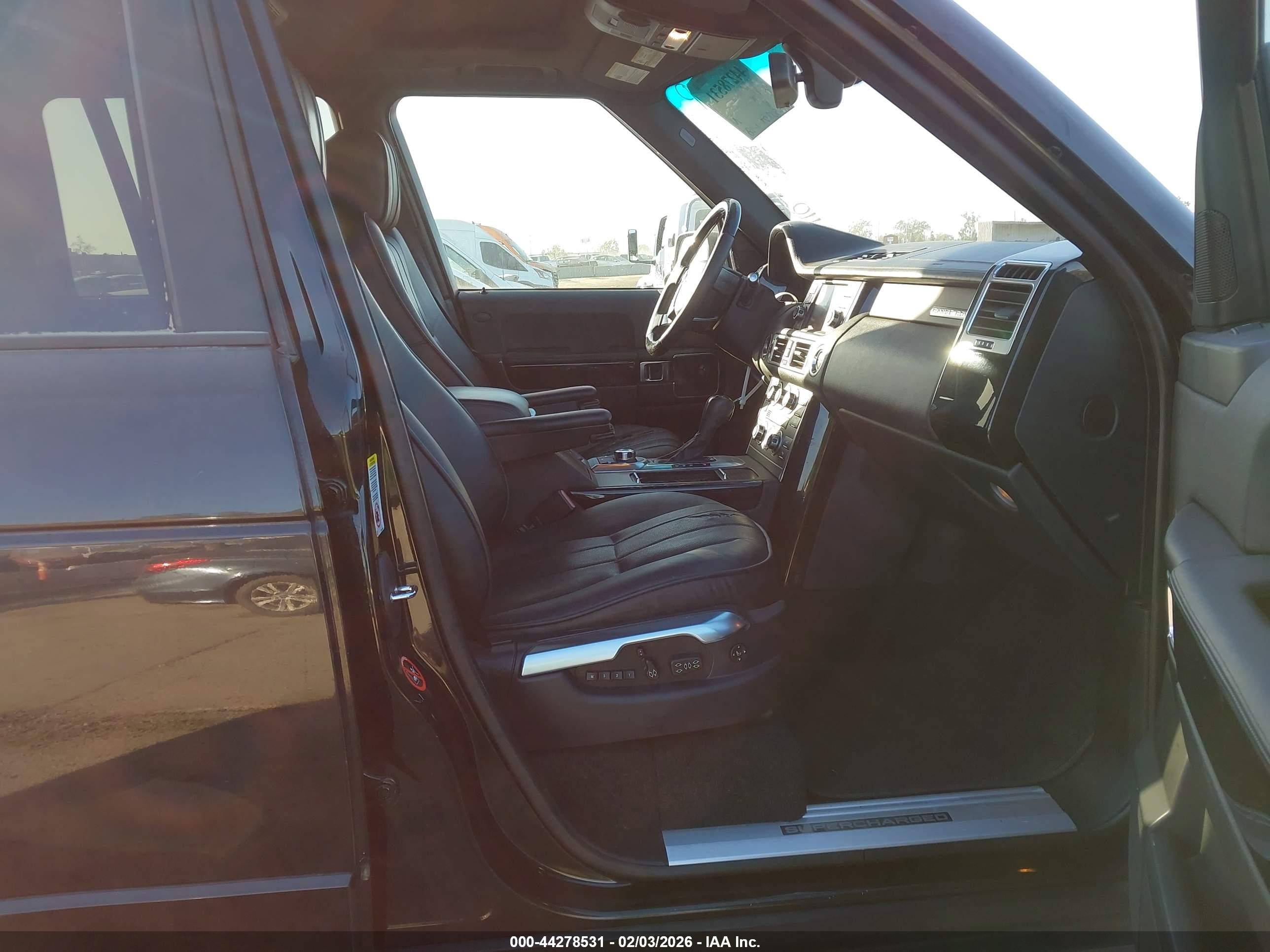 LAND ROVER image 5