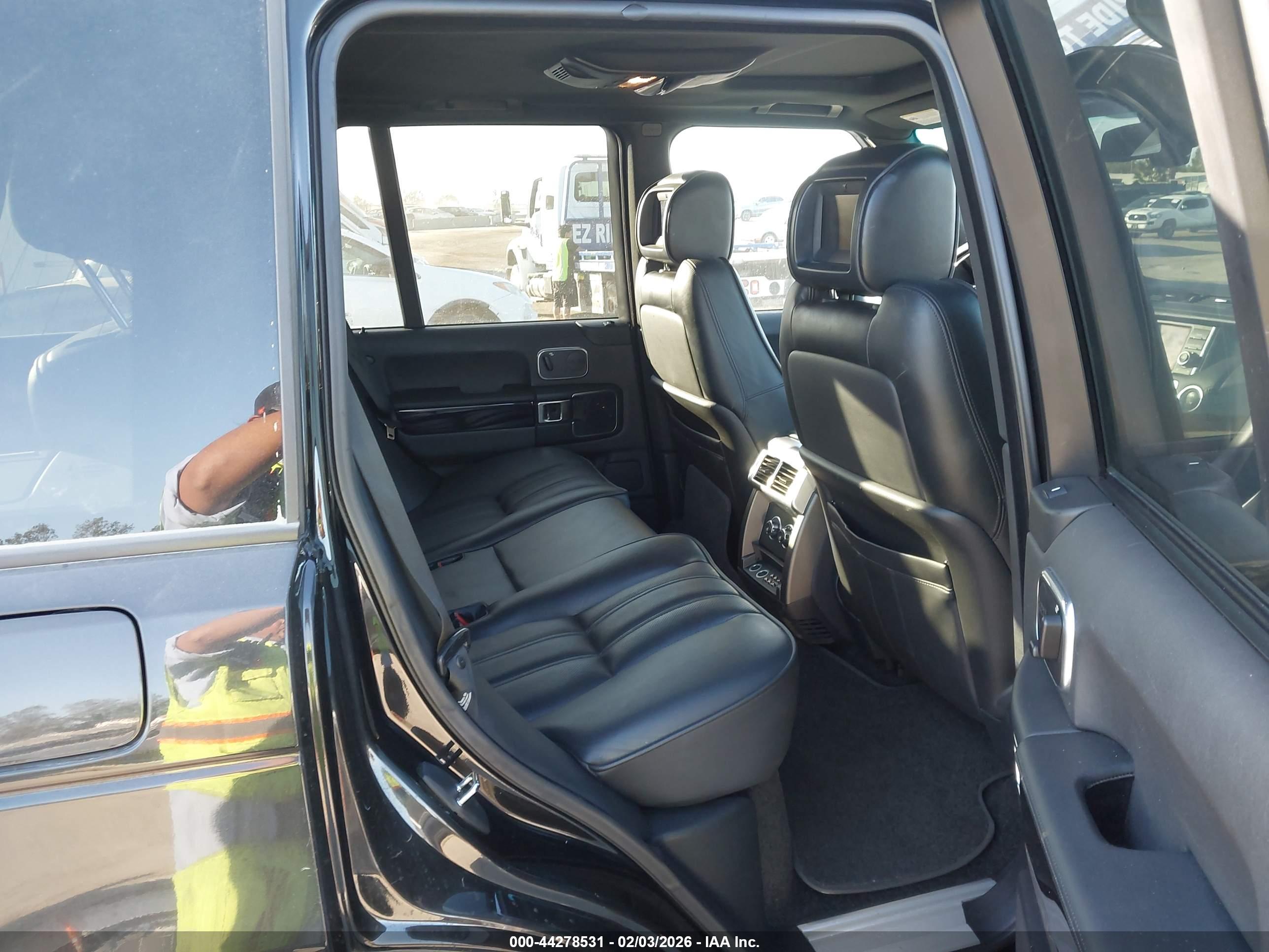 LAND ROVER image 8