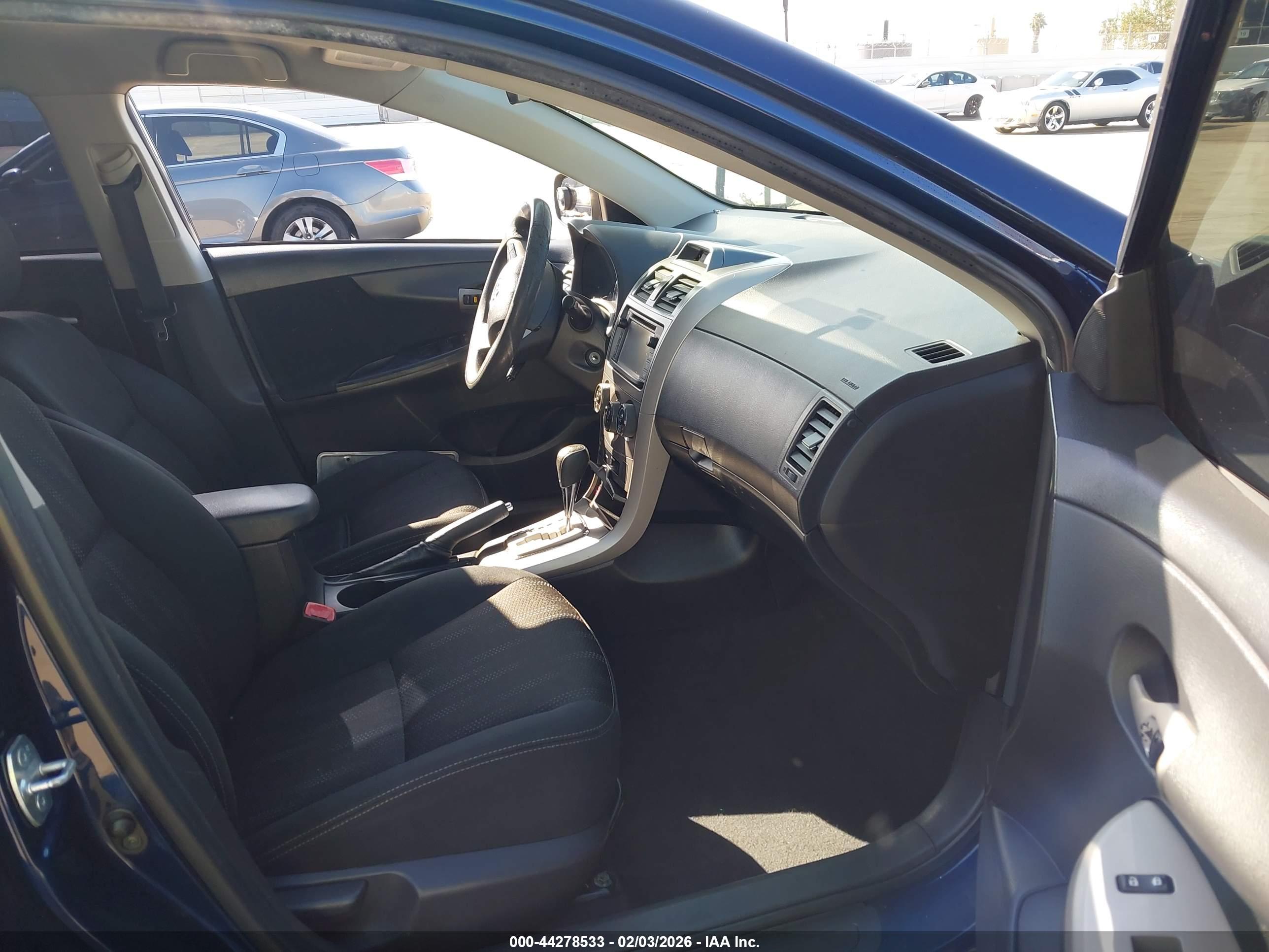 TOYOTA COROLLA image 5
