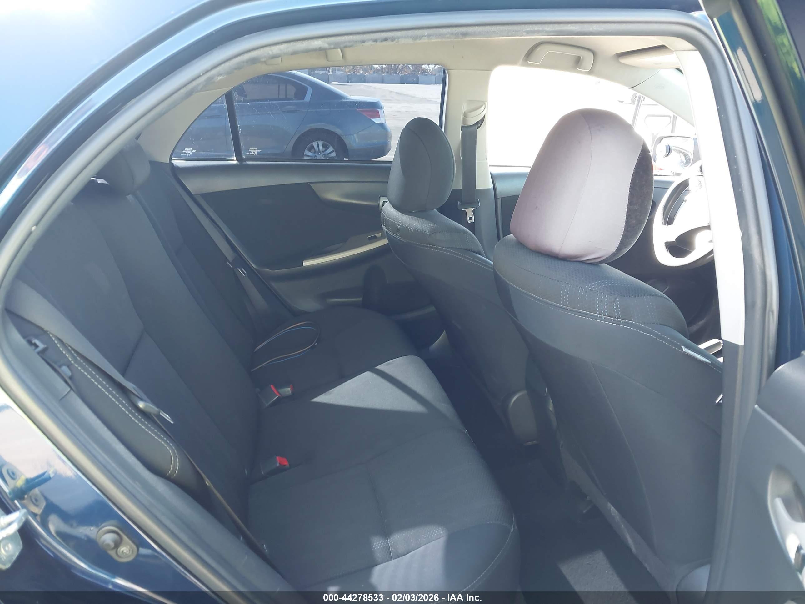 TOYOTA COROLLA image 8