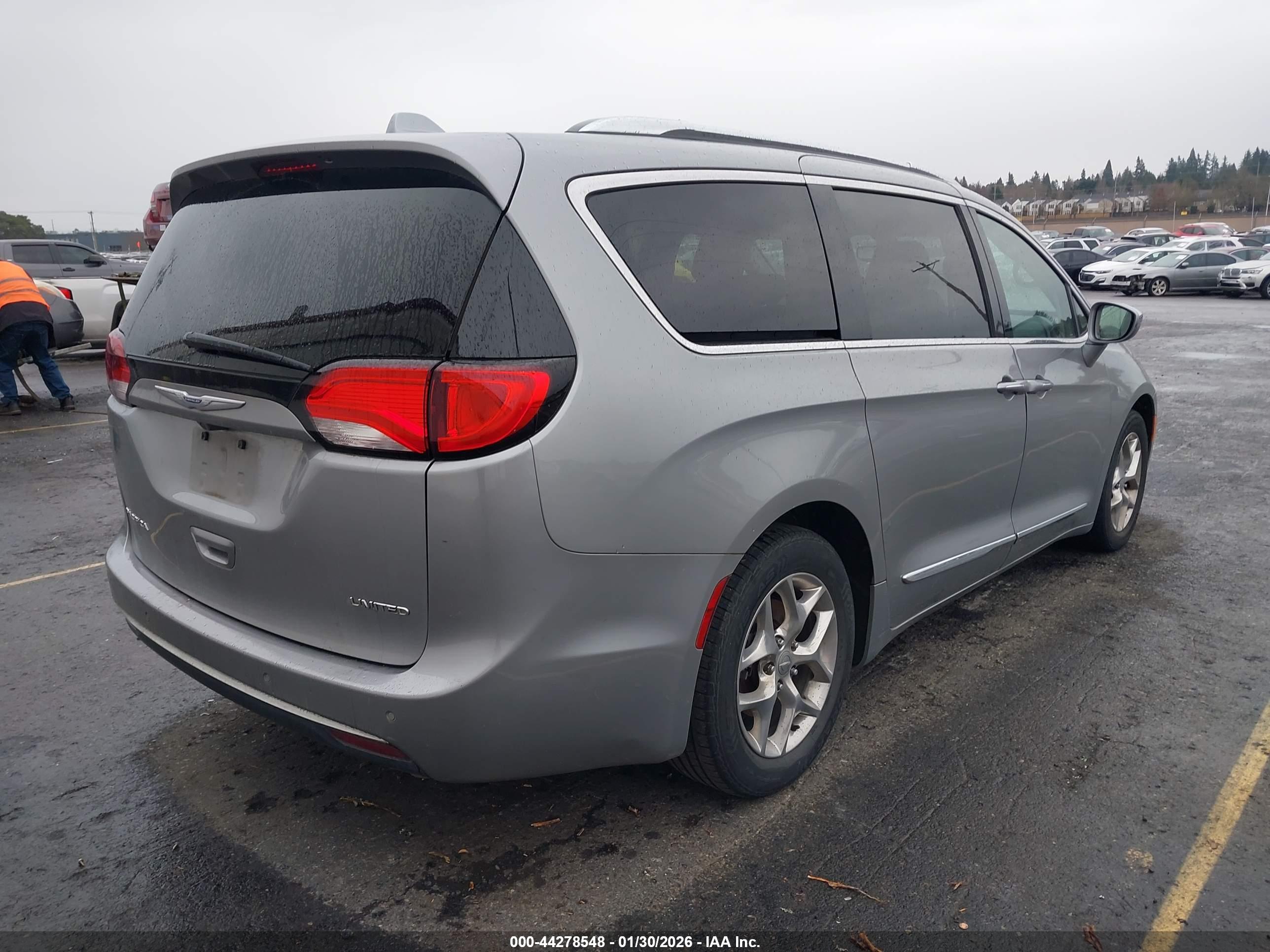 CHRYSLER PACIFICA image 4