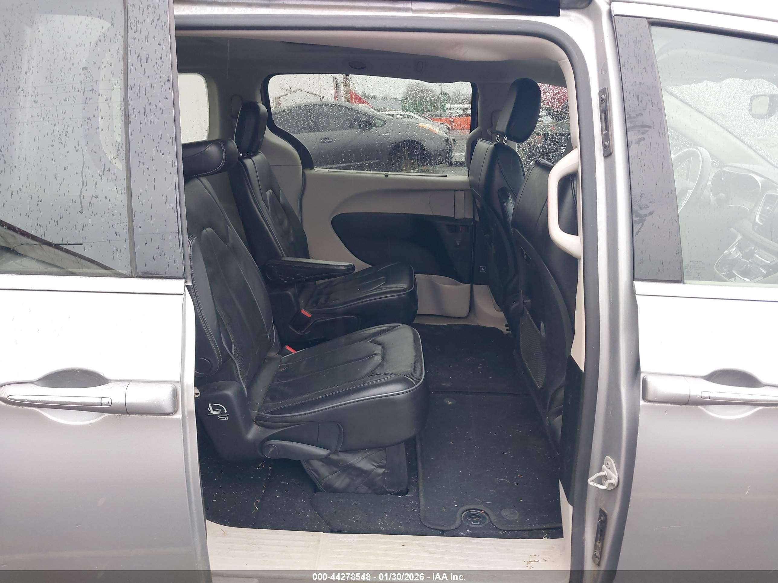 CHRYSLER PACIFICA image 8
