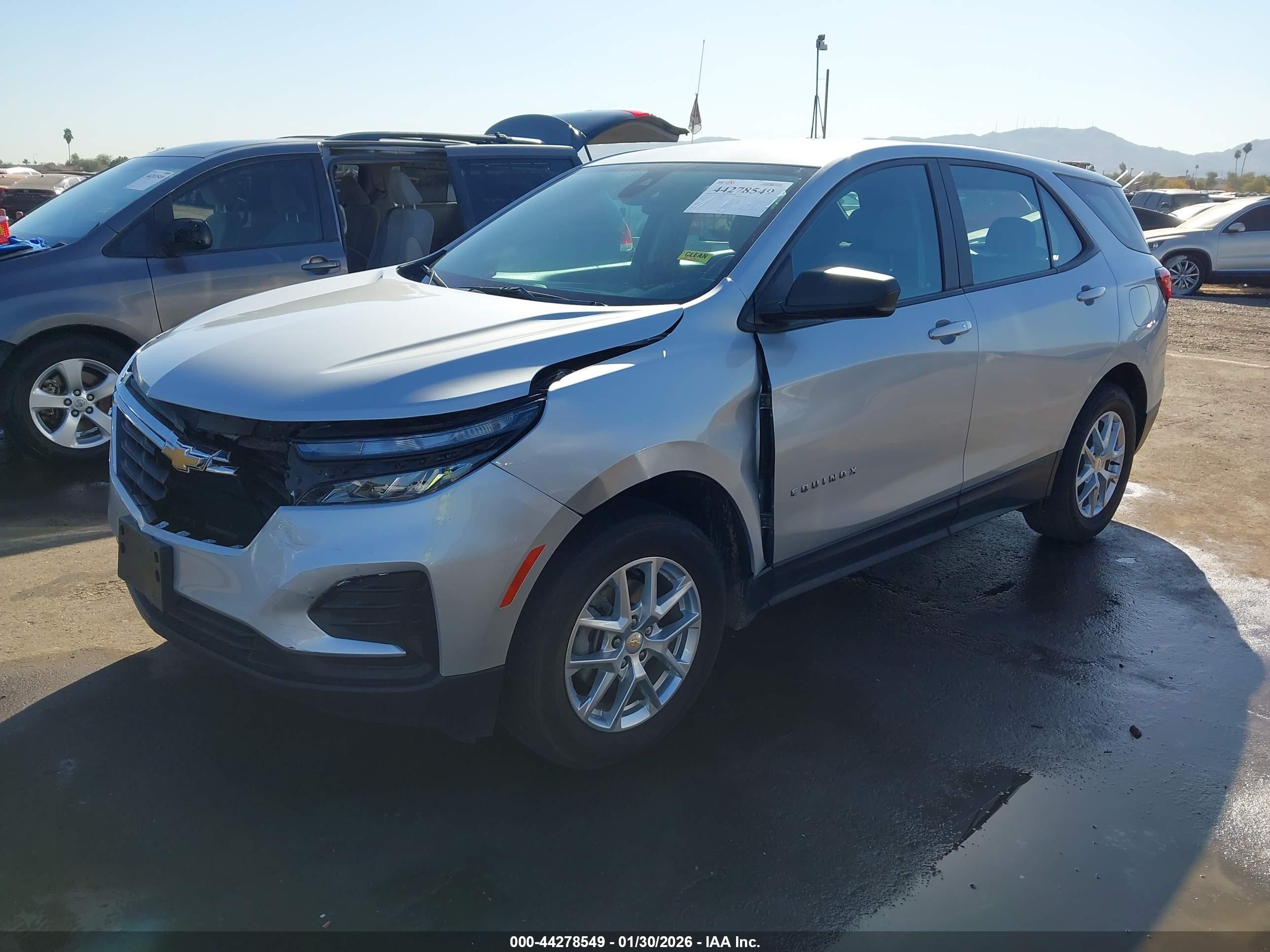 CHEVROLET EQUINOX image 2