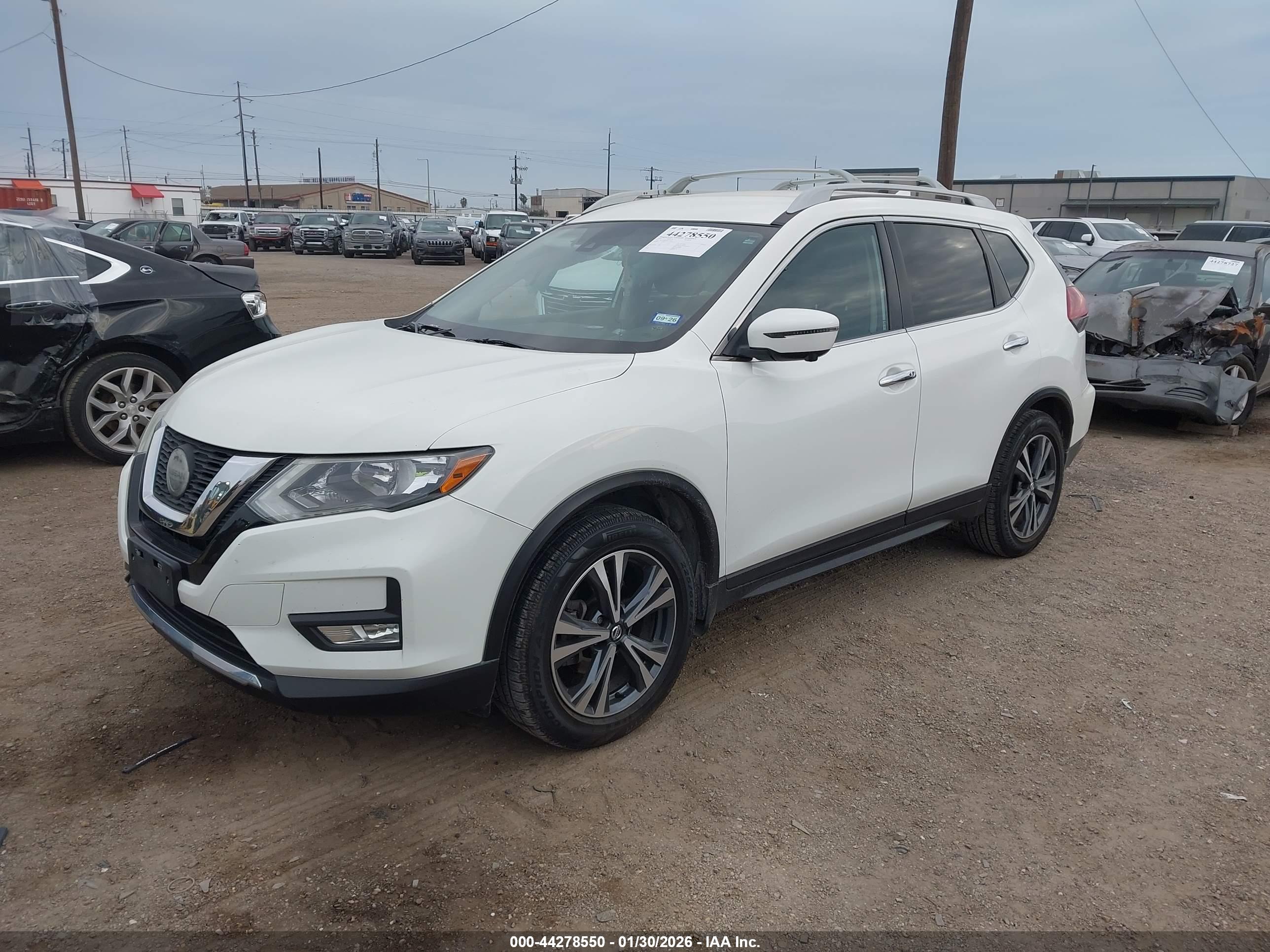 NISSAN ROGUE image 2