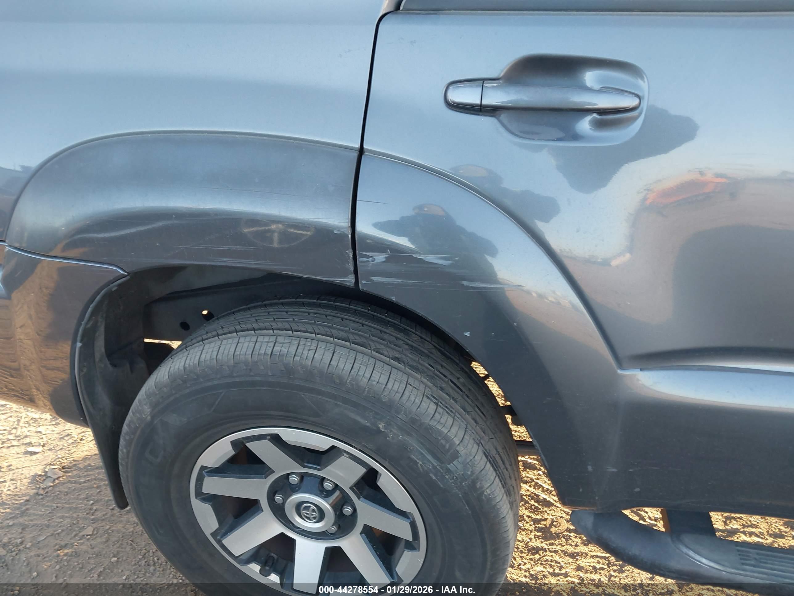 TOYOTA 4RUNNER image 6