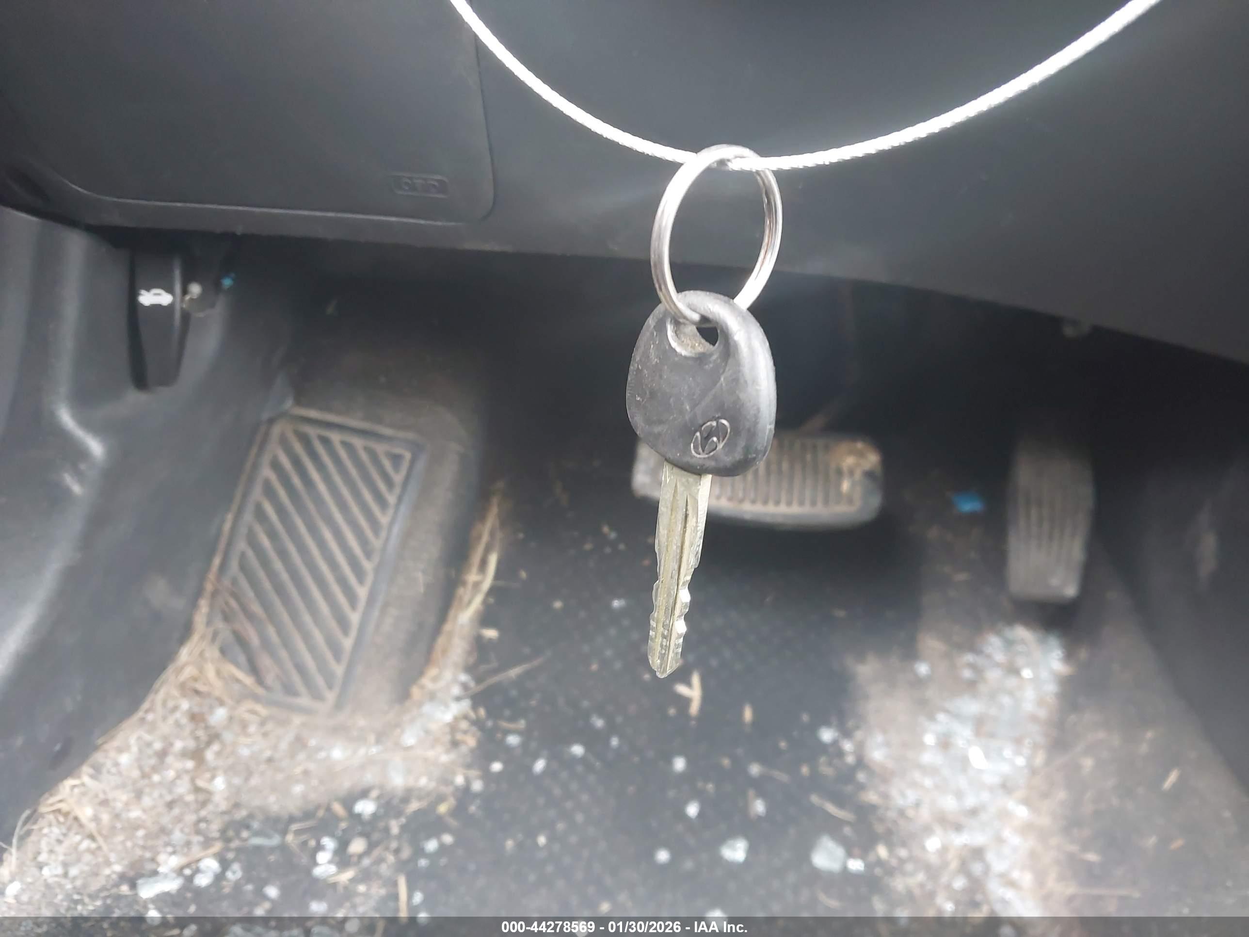 HYUNDAI ACCENT image 11