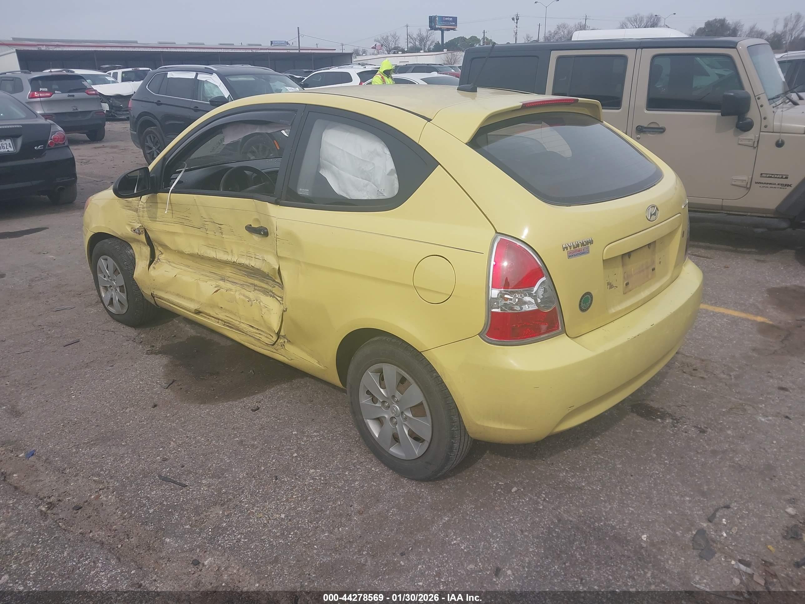 HYUNDAI ACCENT image 3