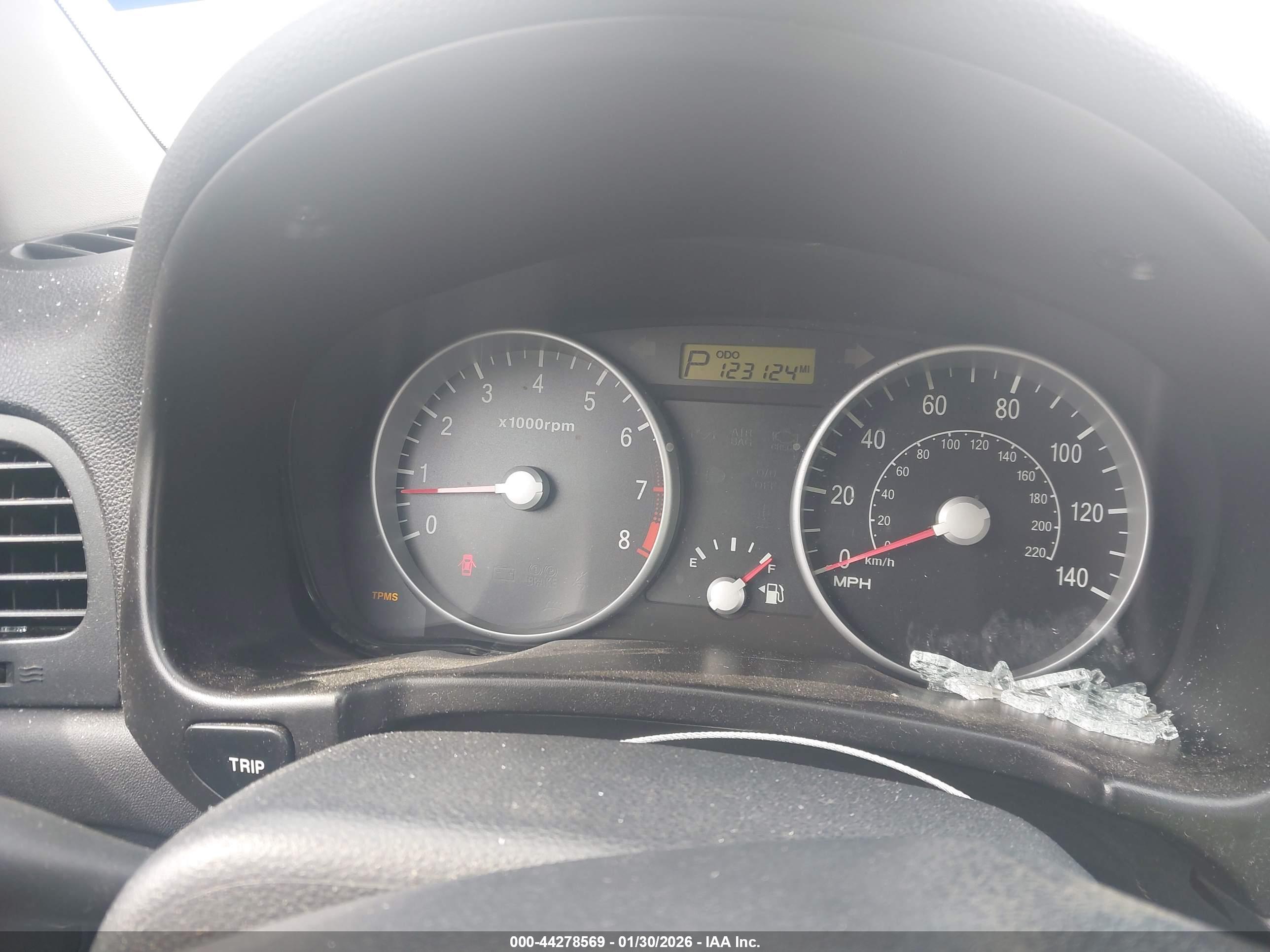 HYUNDAI ACCENT image 7