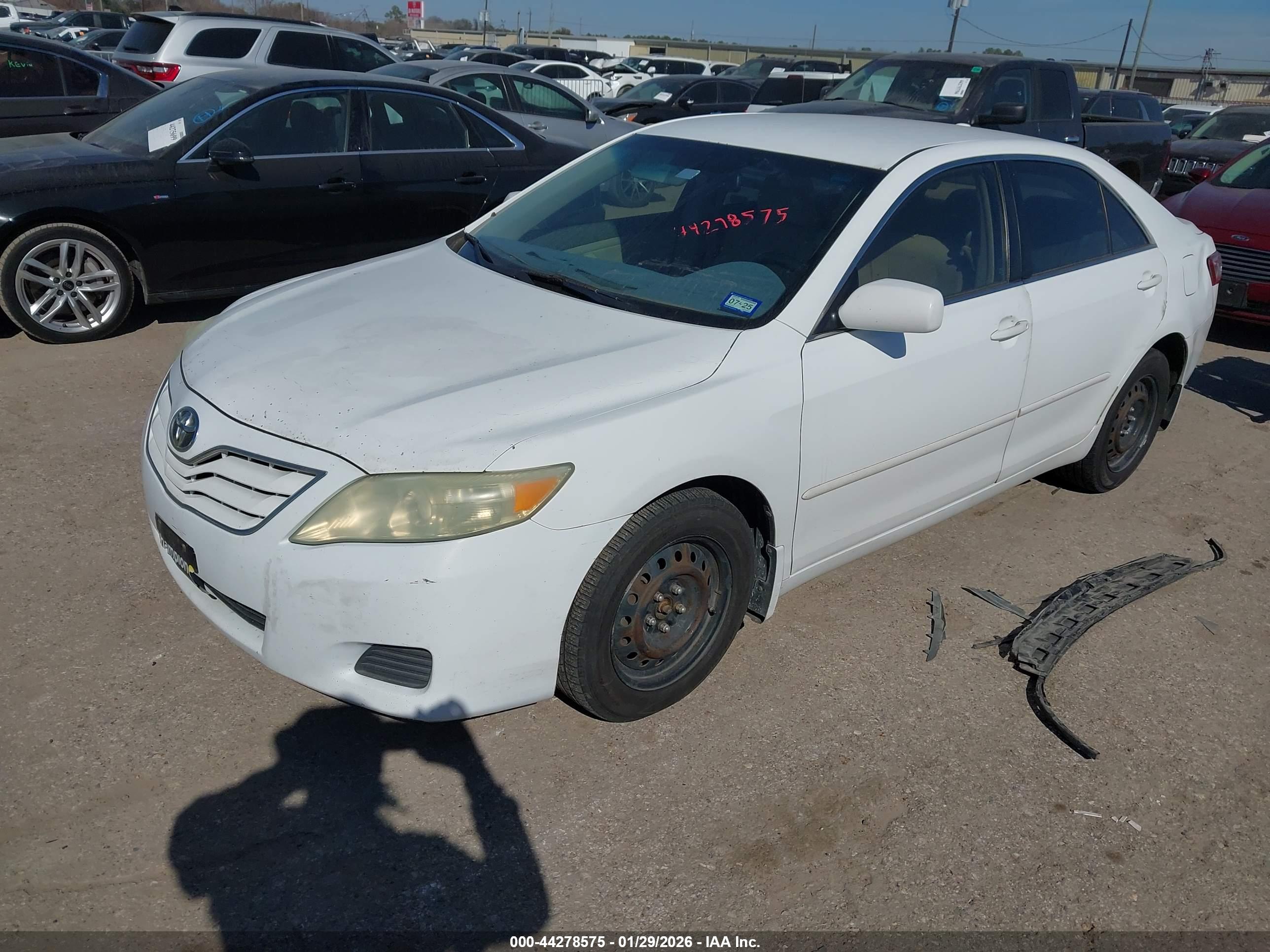 TOYOTA CAMRY image 2