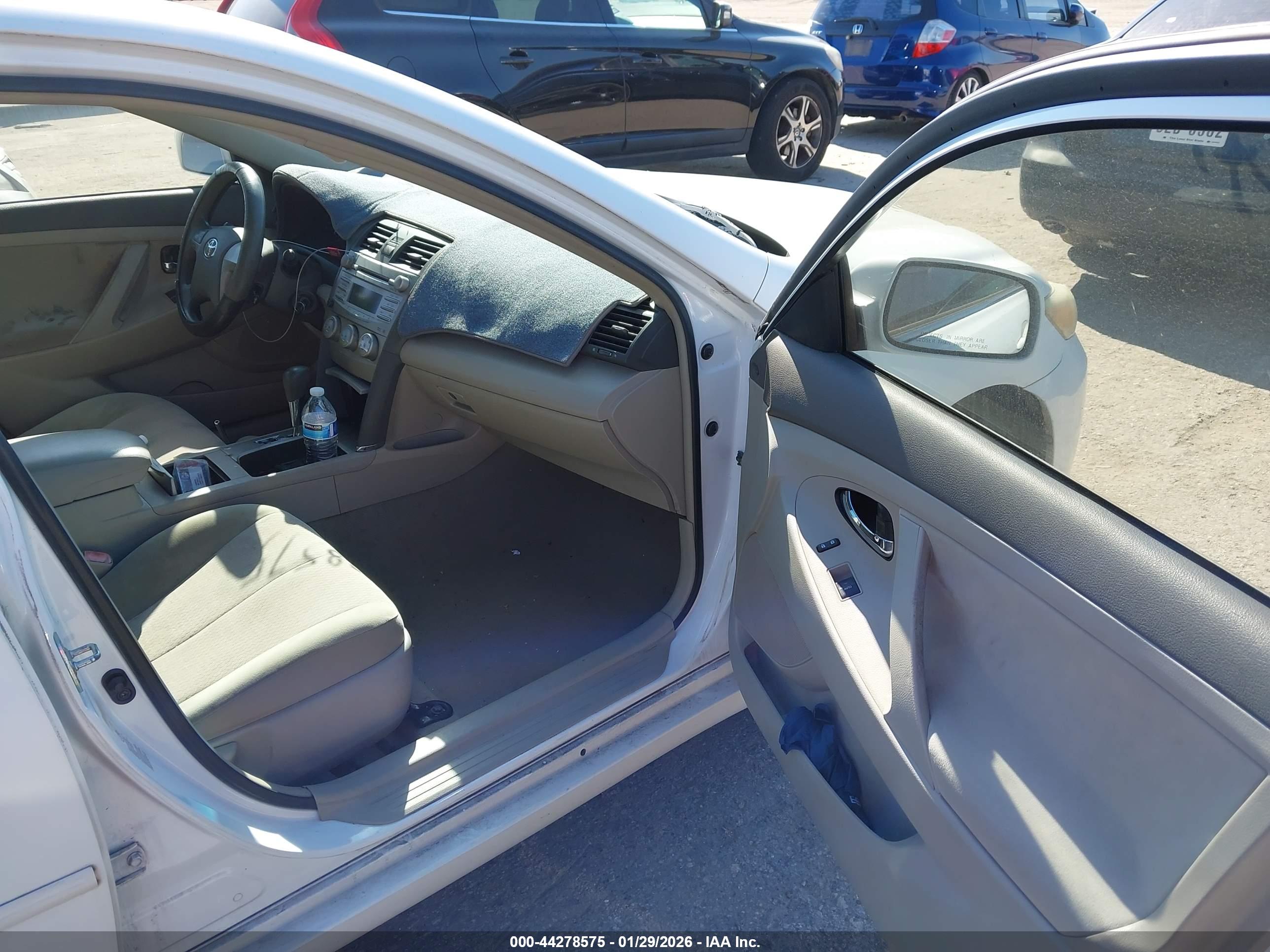TOYOTA CAMRY image 5