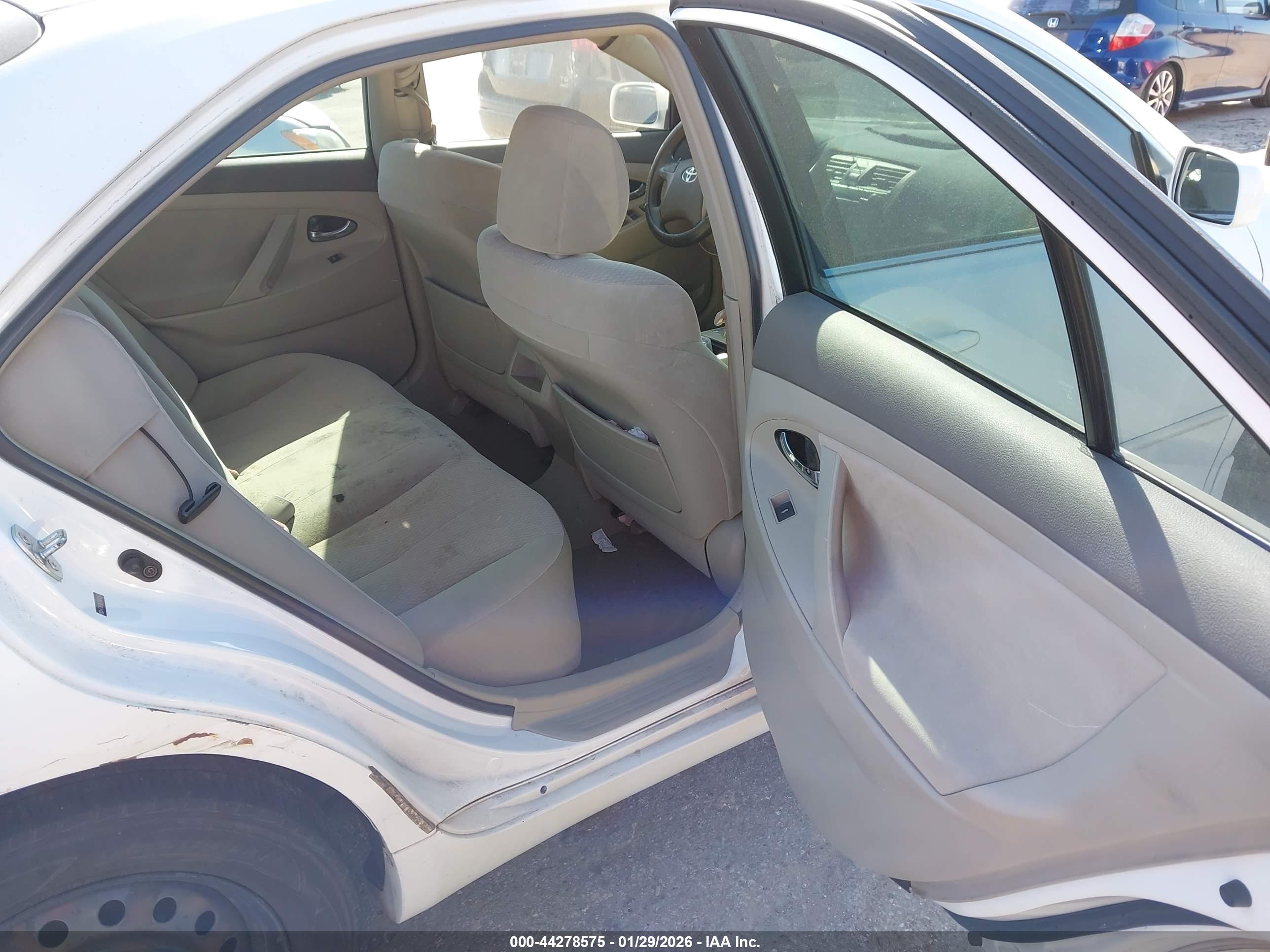 TOYOTA CAMRY image 8