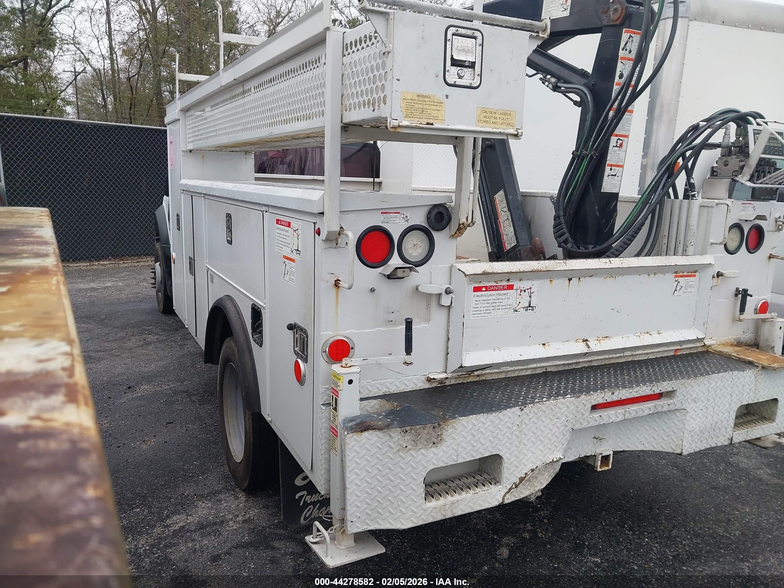 FORD F-550 image 3