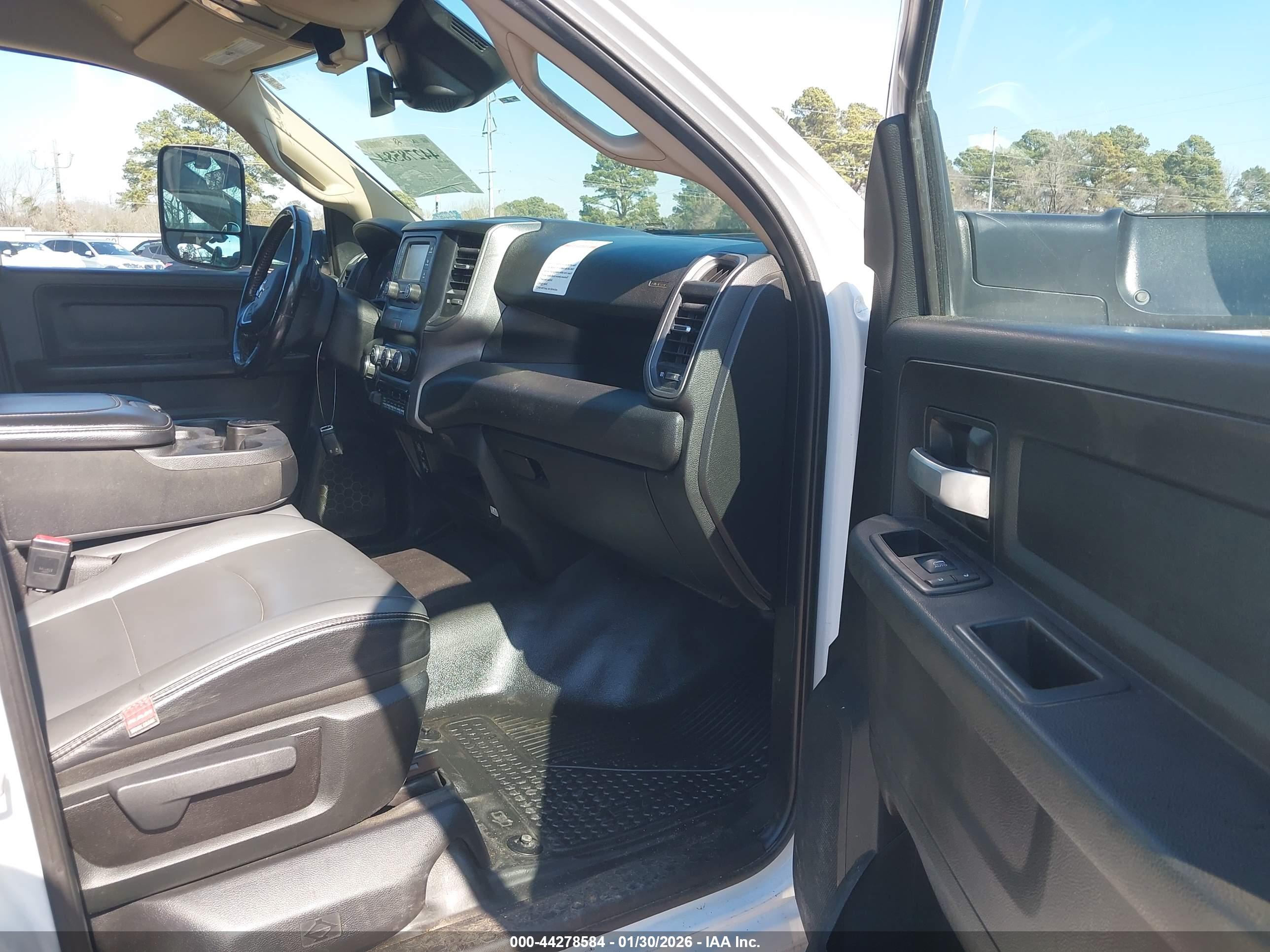 RAM 2500 image 5