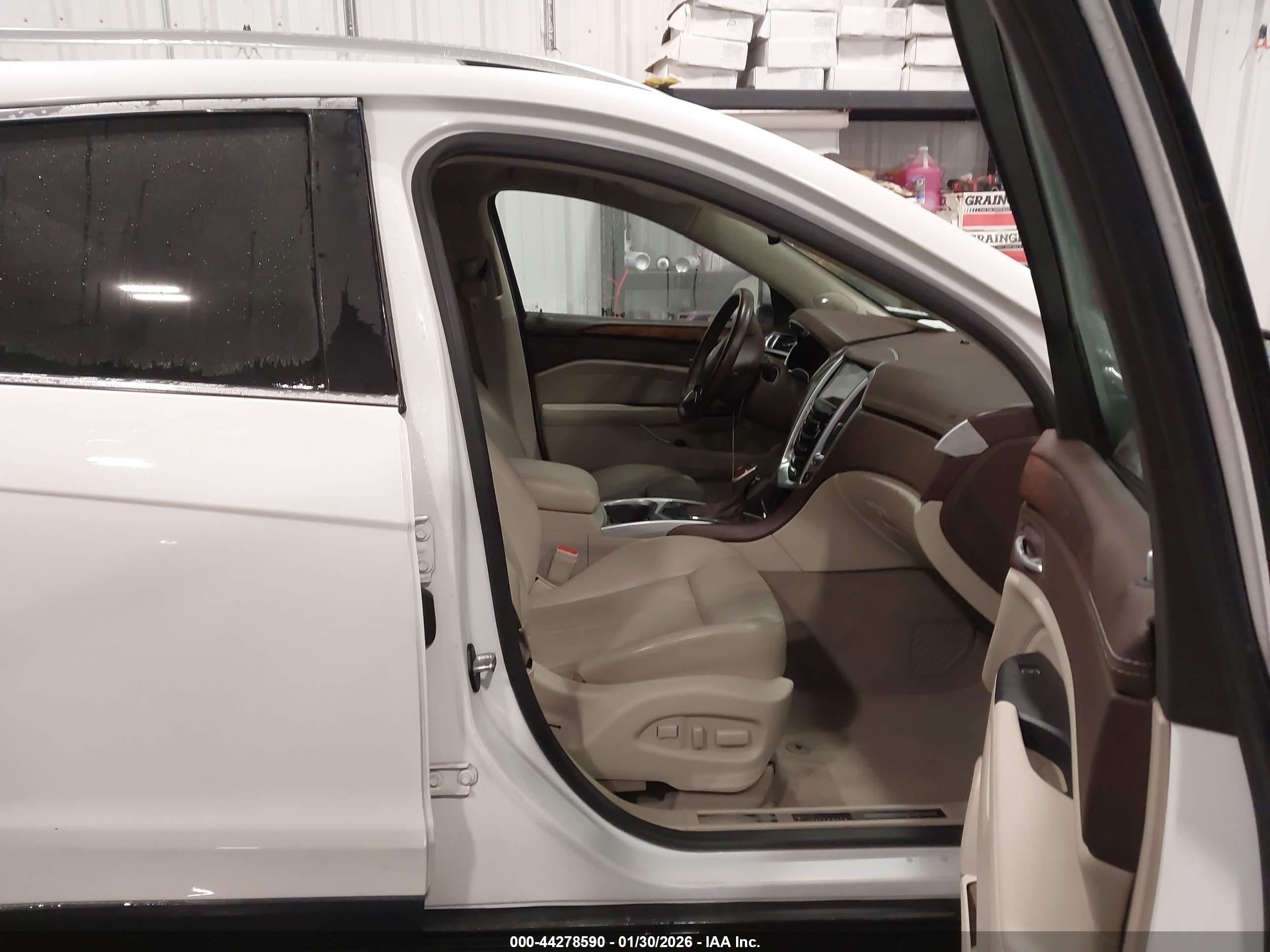 CADILLAC SRX image 5
