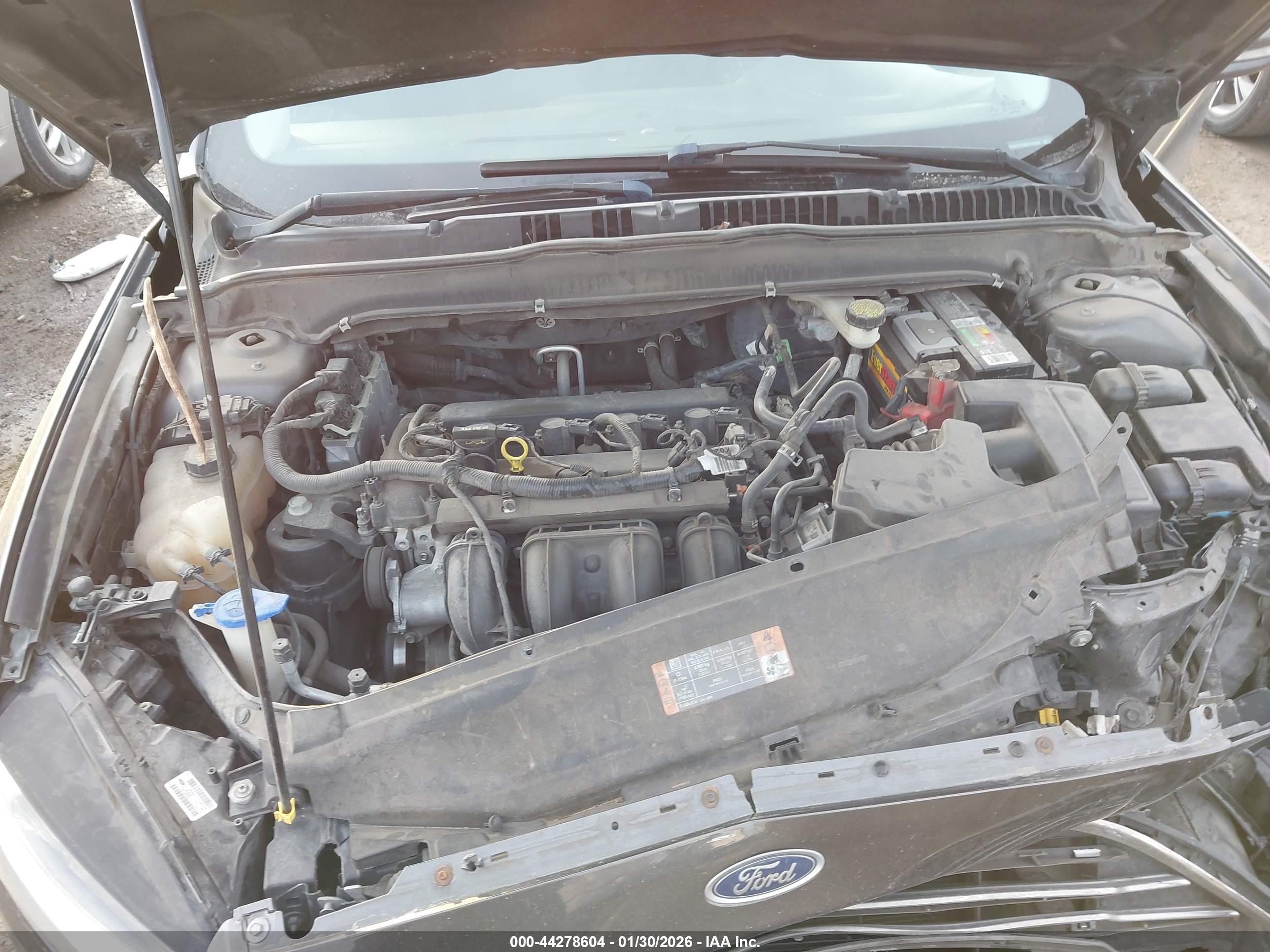 FORD FUSION image 10