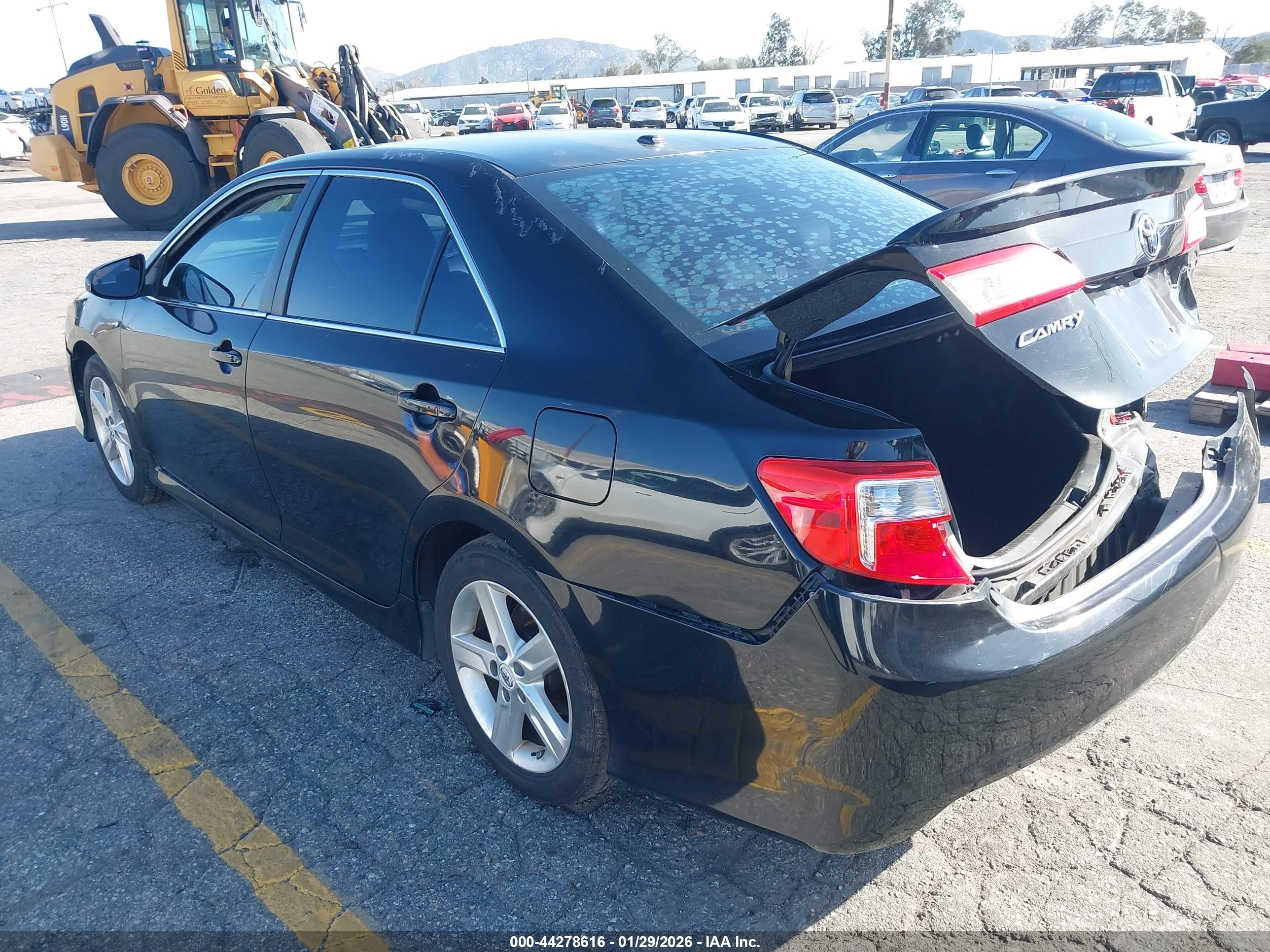 TOYOTA CAMRY image 3