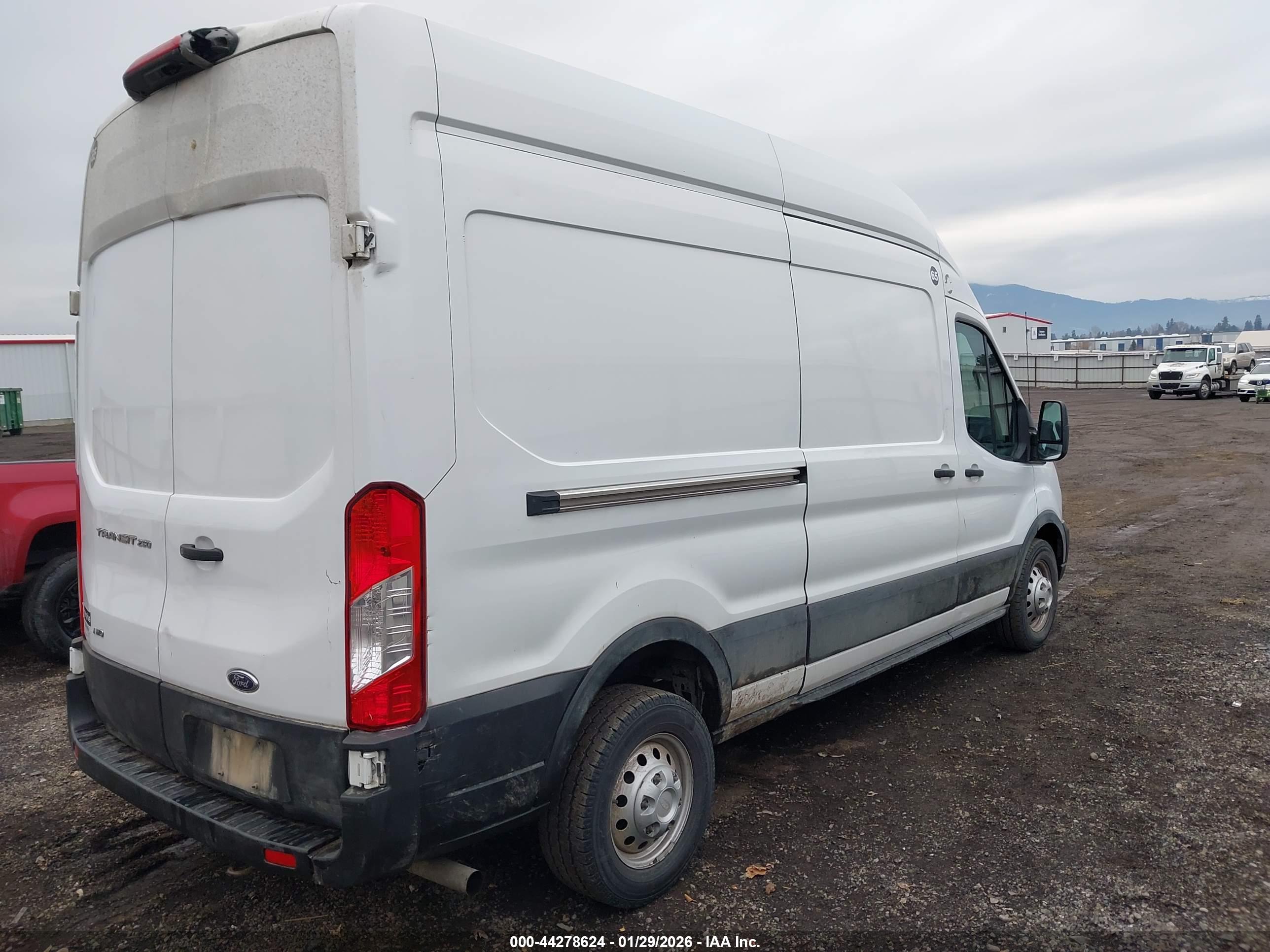 FORD TRANSIT-250 image 4