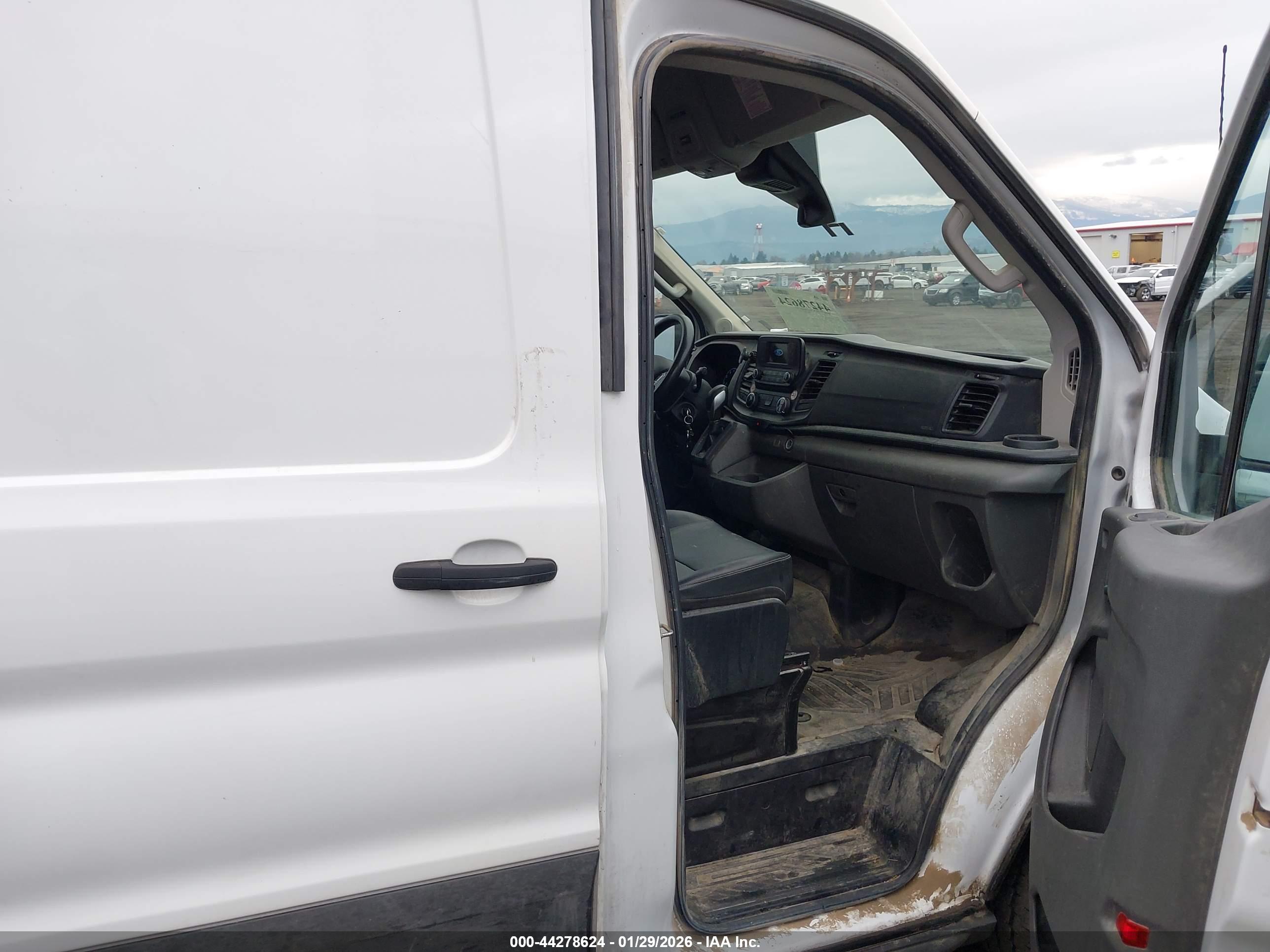 FORD TRANSIT-250 image 5
