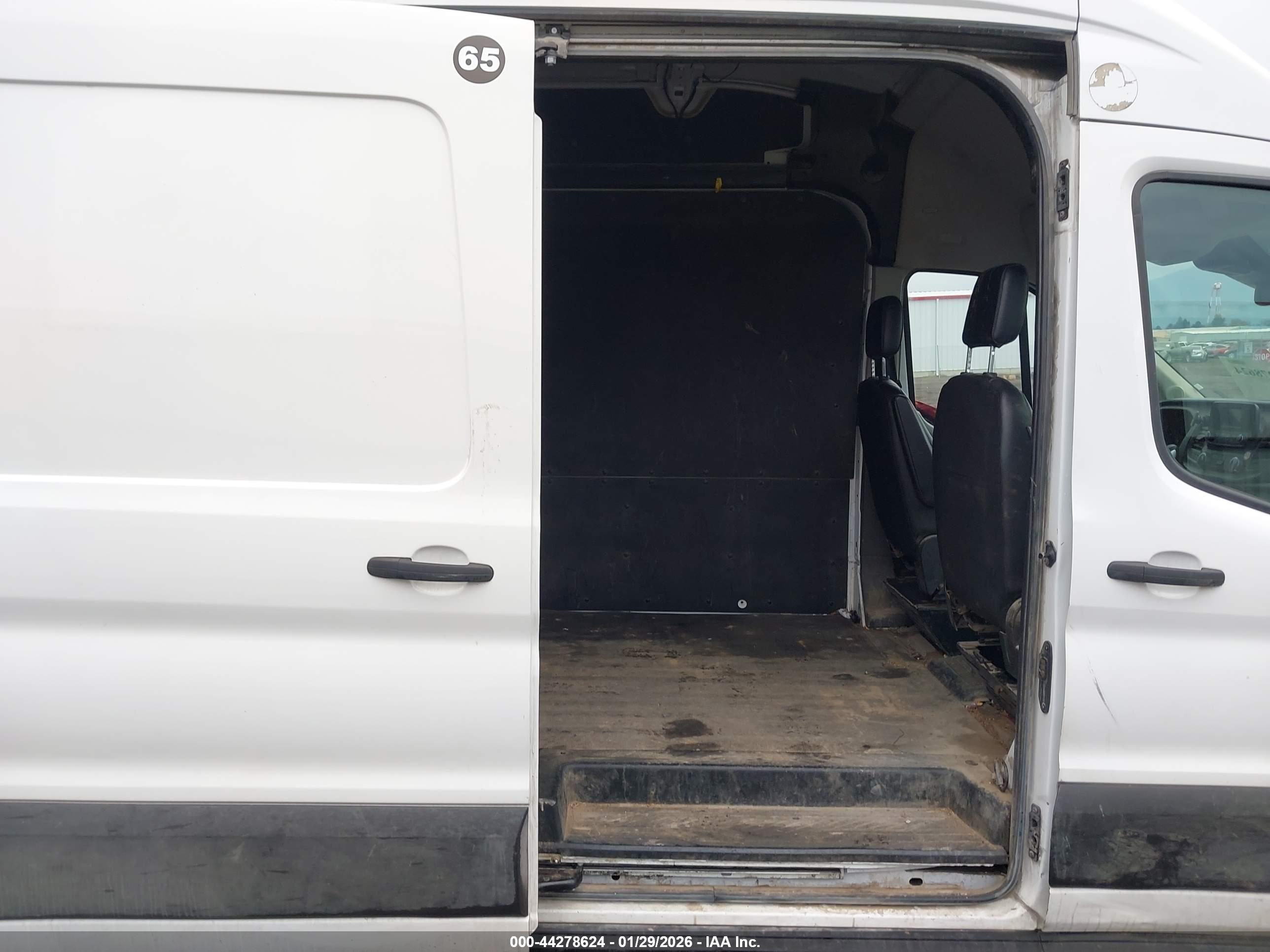 FORD TRANSIT-250 image 8