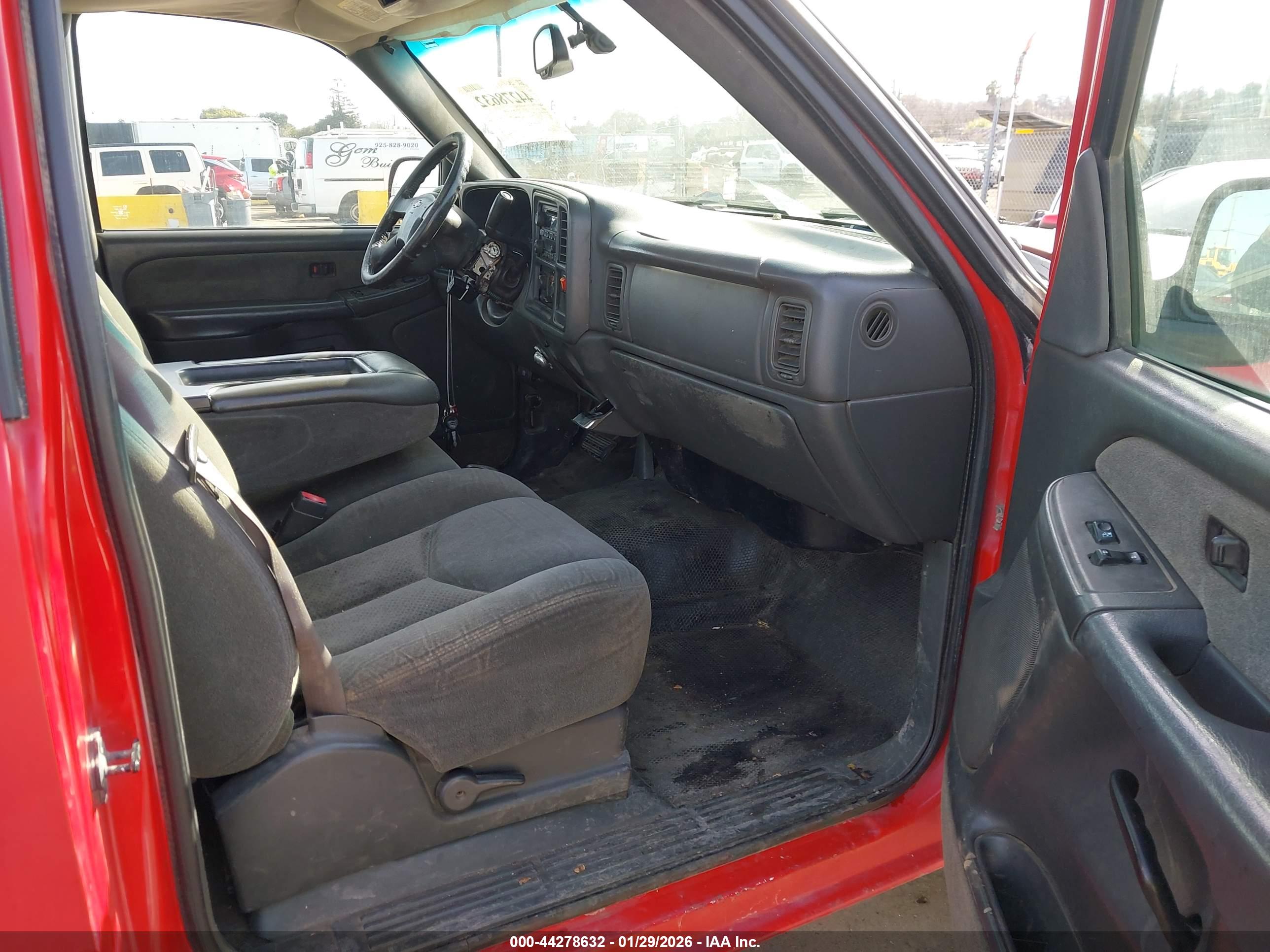 CHEVROLET SILVERADO image 5