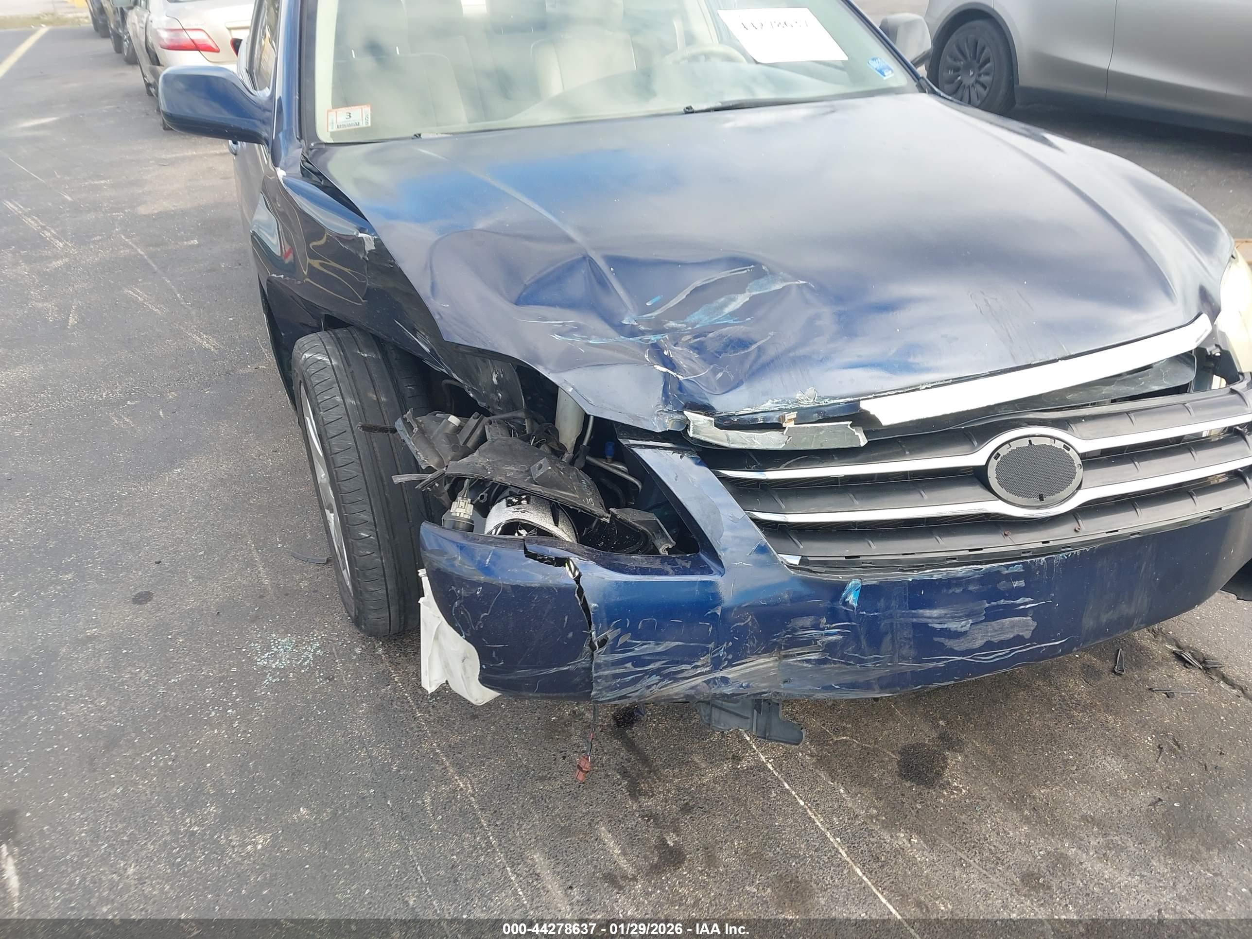 TOYOTA AVALON image 6