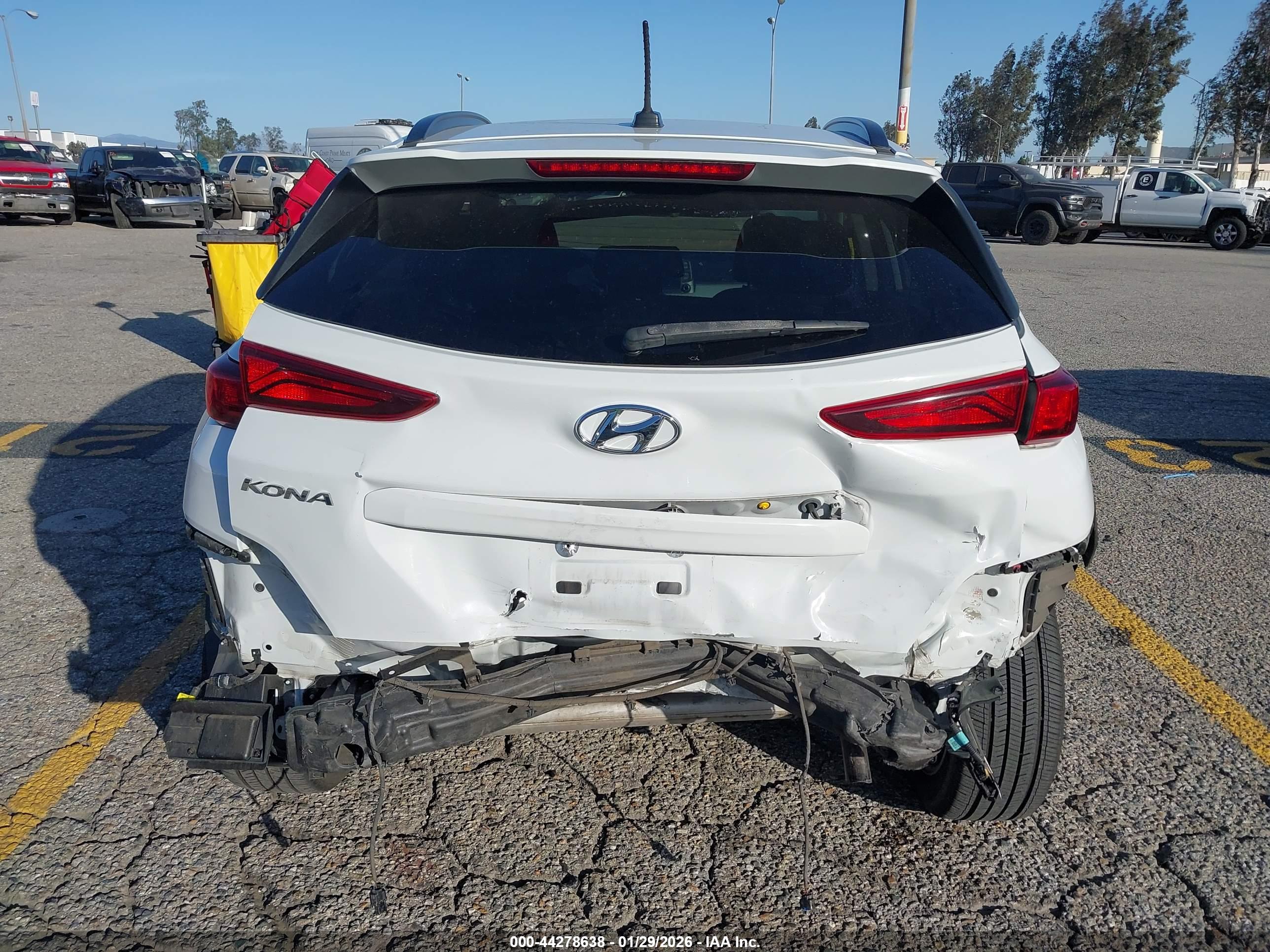 HYUNDAI KONA image 6