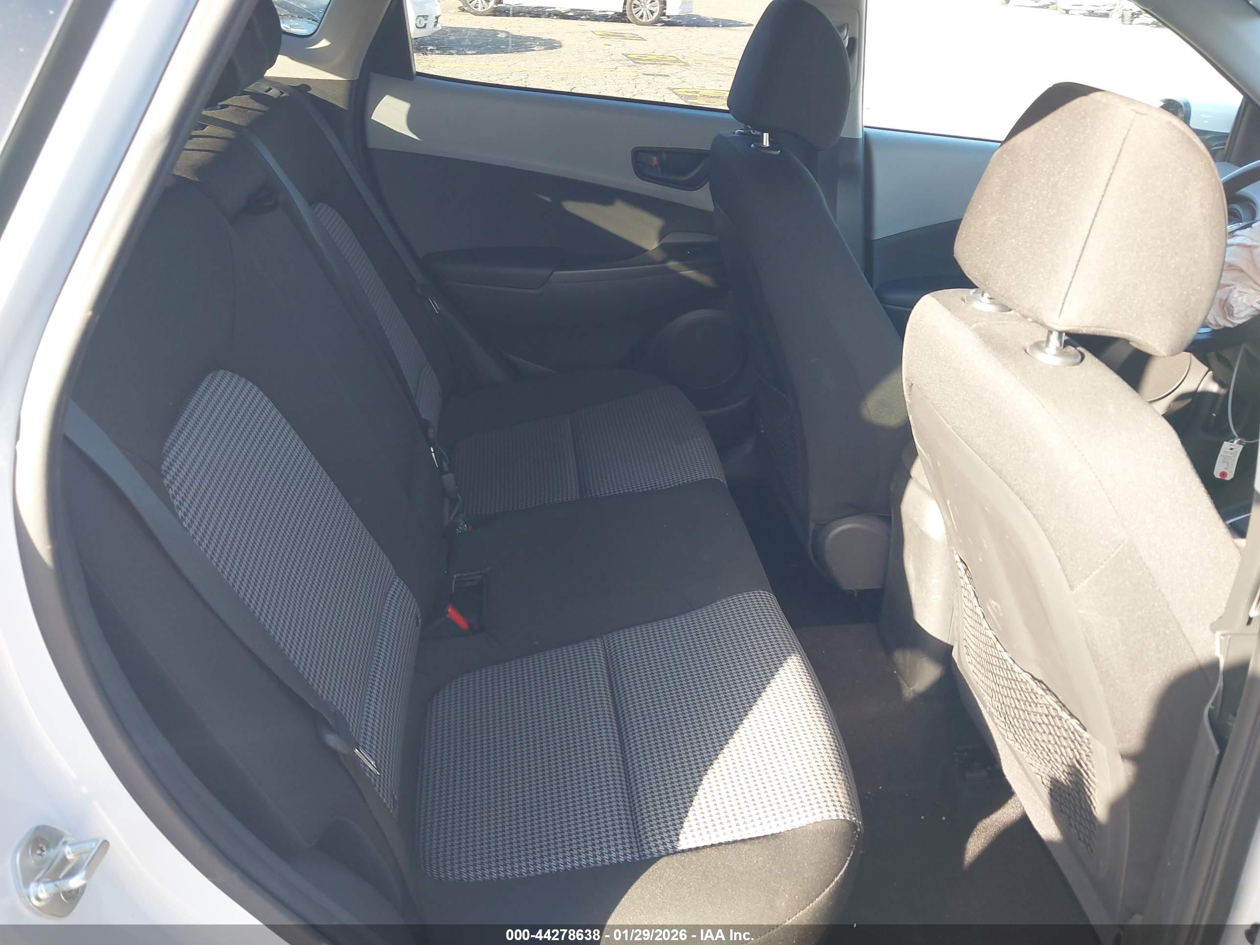 HYUNDAI KONA image 8