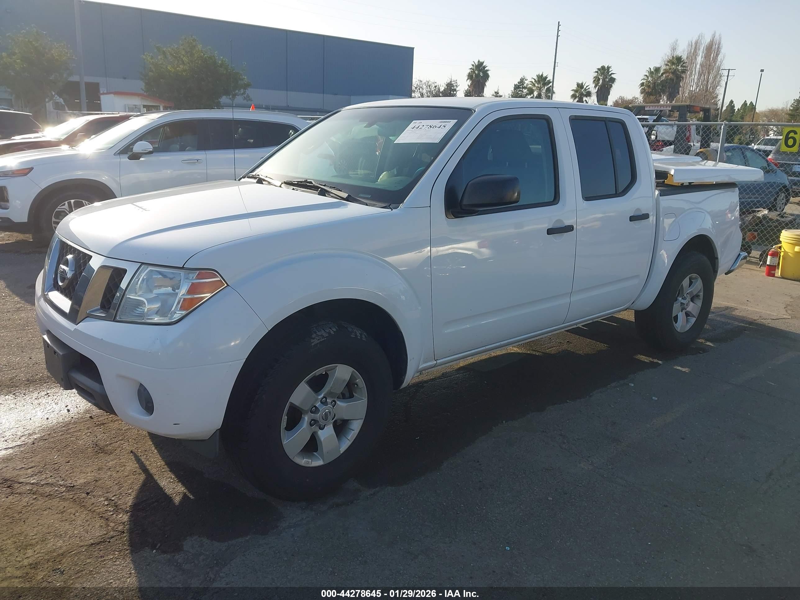 NISSAN FRONTIER image 2