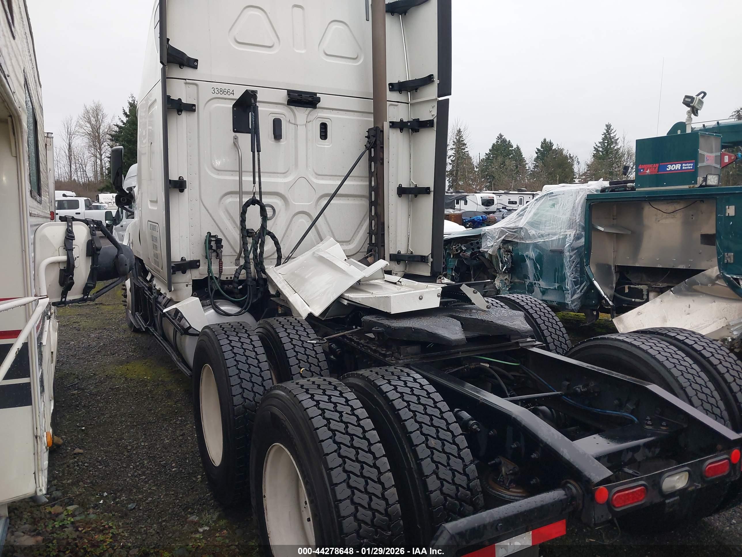 FREIGHTLINER NEW image 3