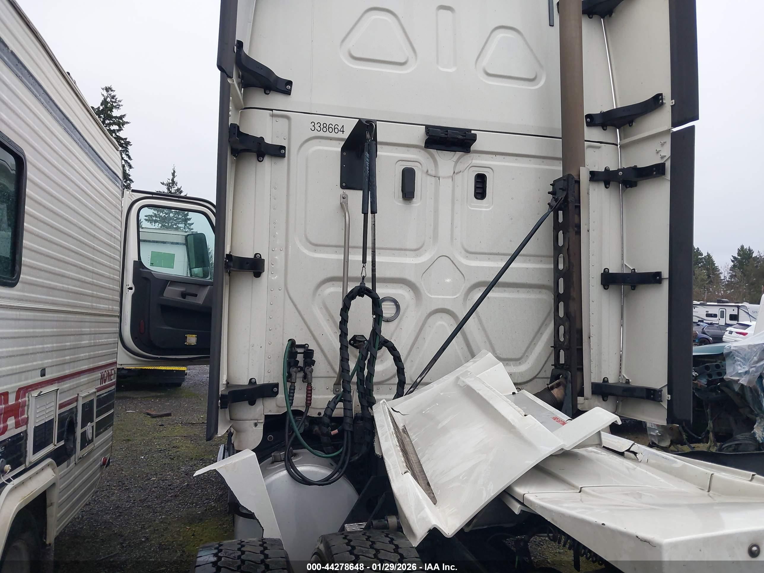 FREIGHTLINER NEW image 7