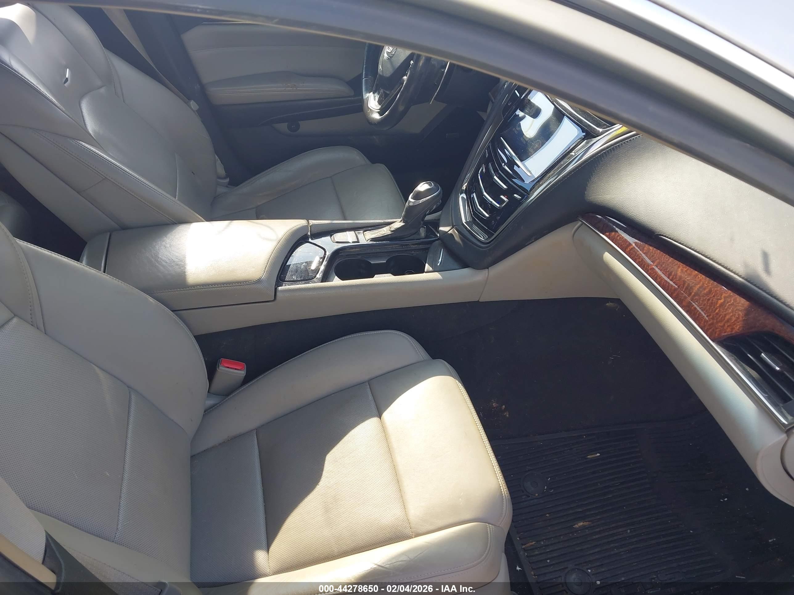 CADILLAC CTS image 5