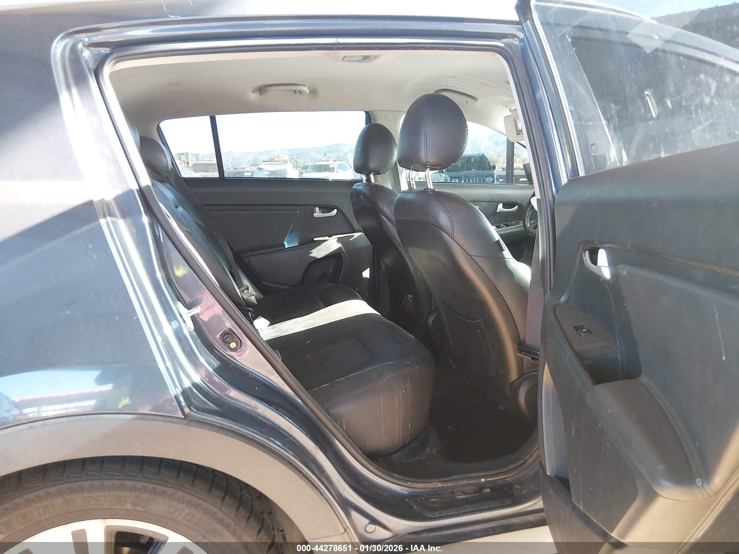 KIA SPORTAGE image 8
