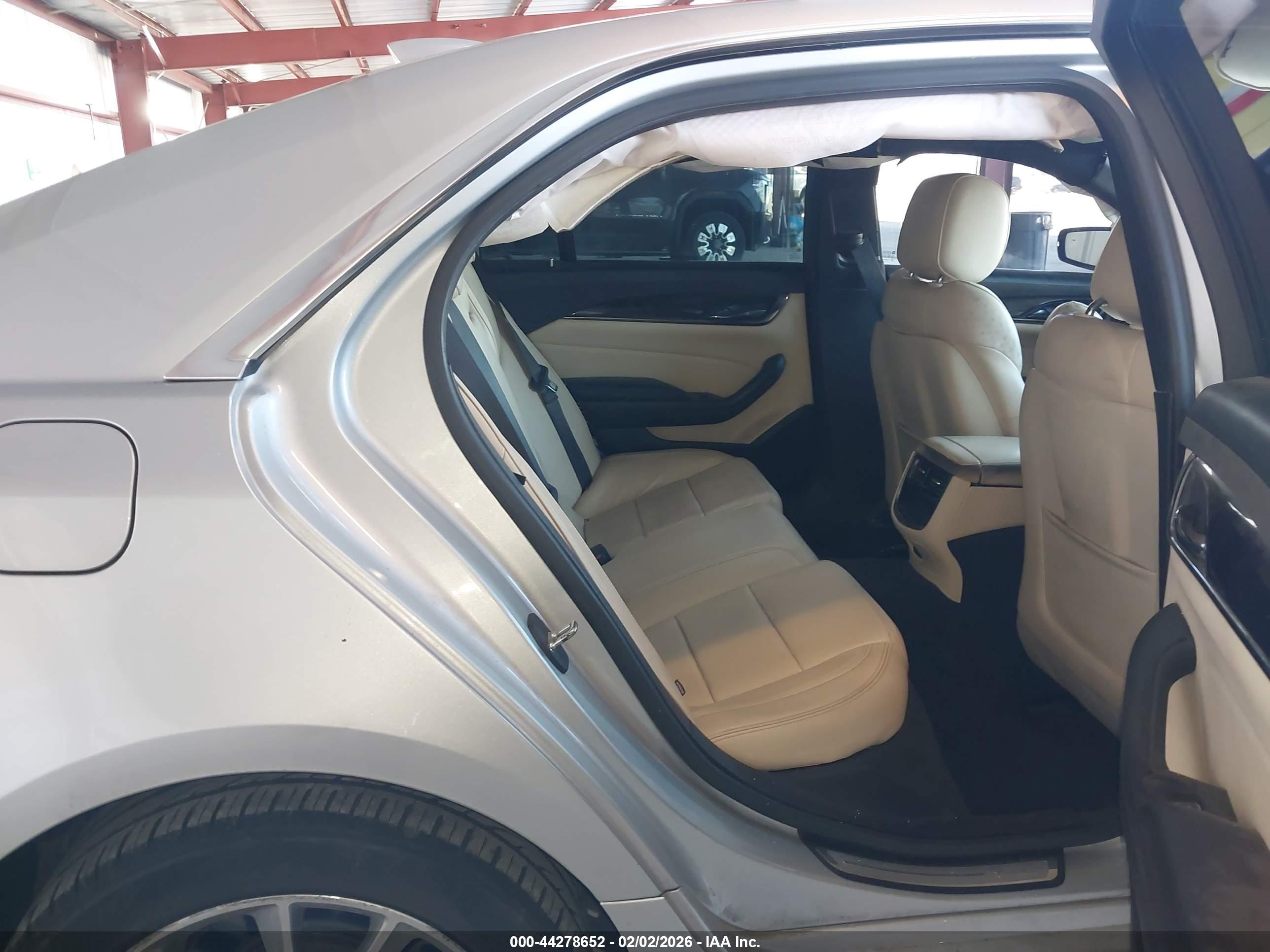CADILLAC CTS image 8