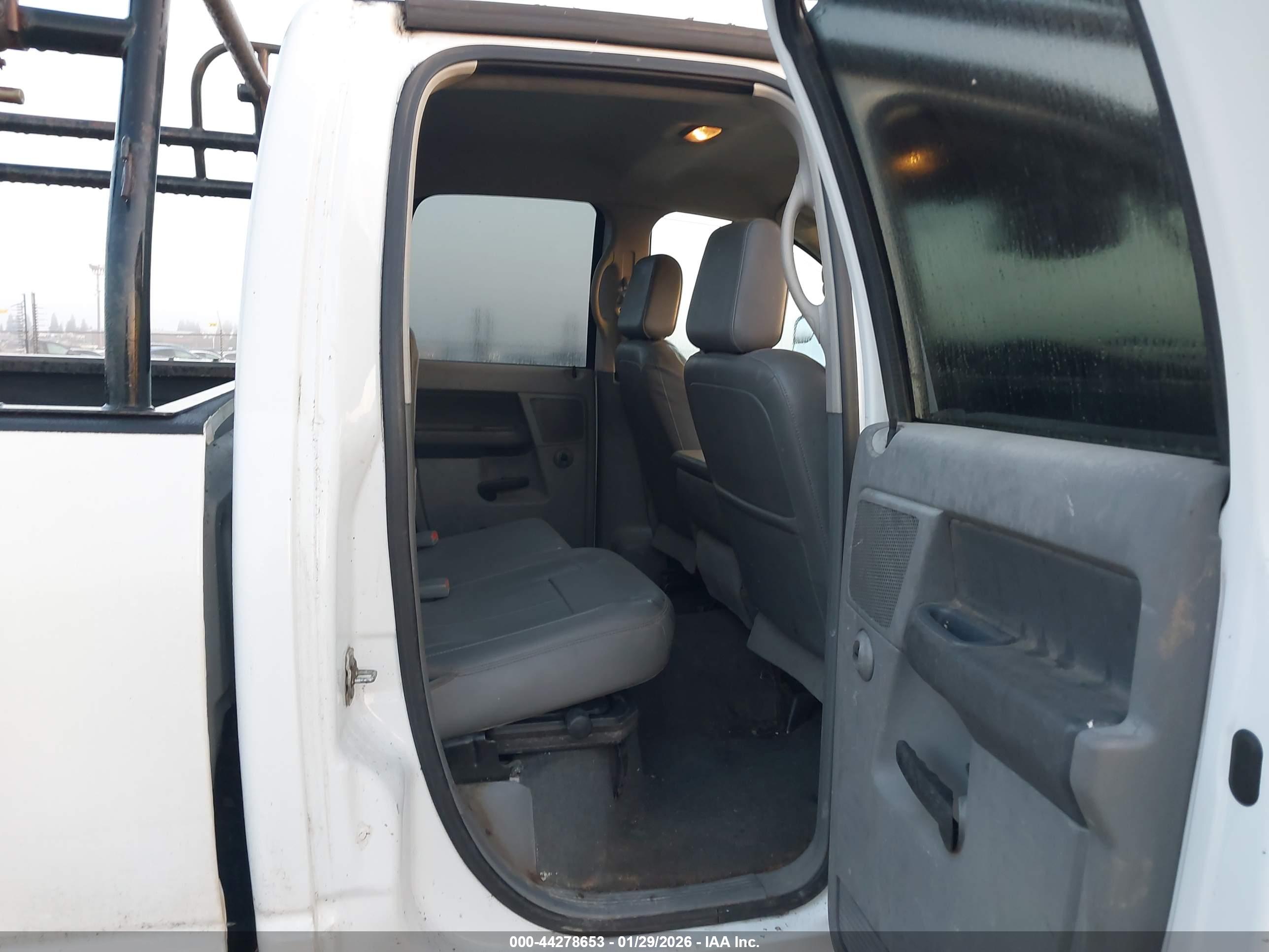 DODGE RAM image 7
