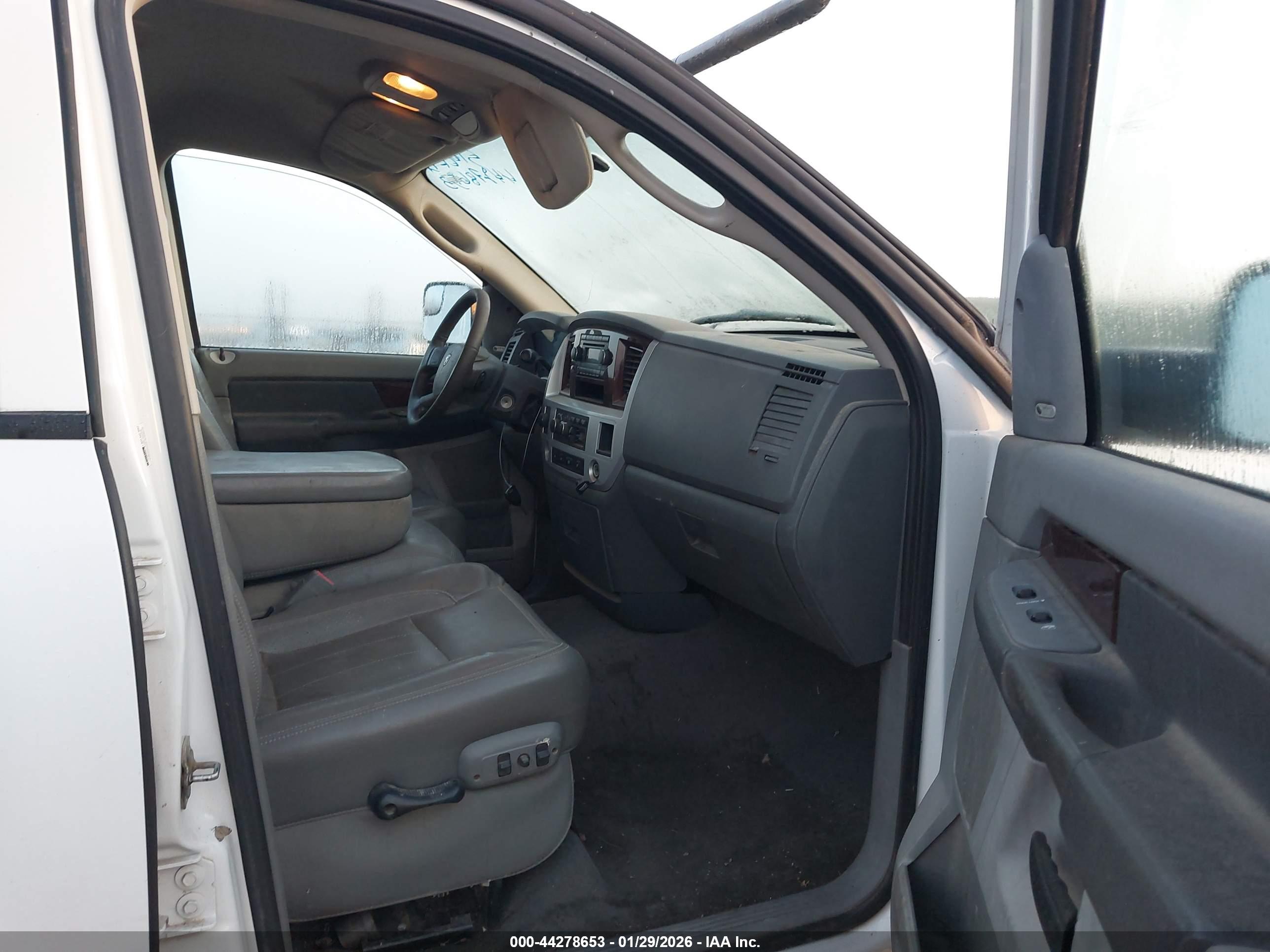 DODGE RAM image 8