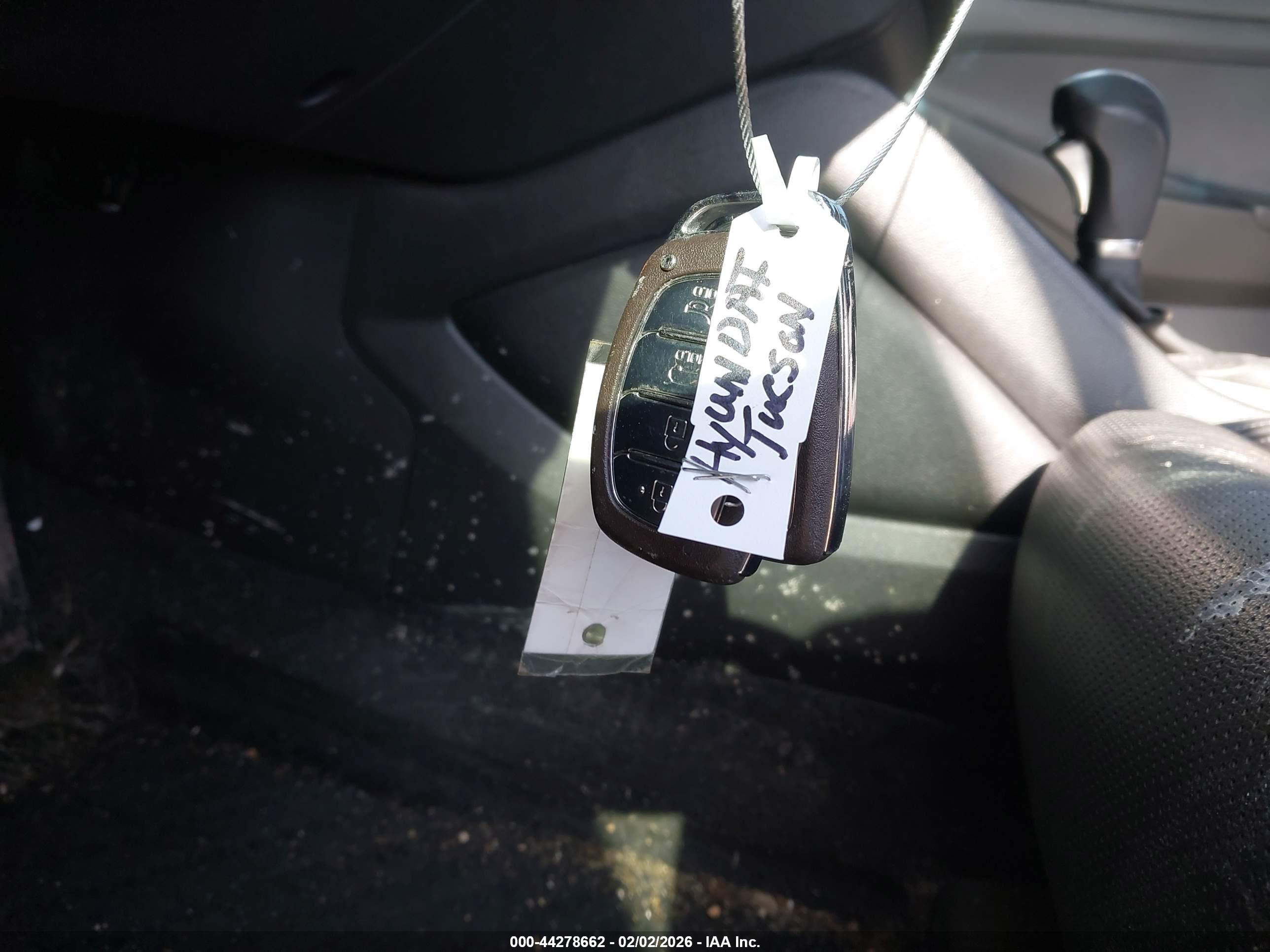 HYUNDAI TUCSON image 11