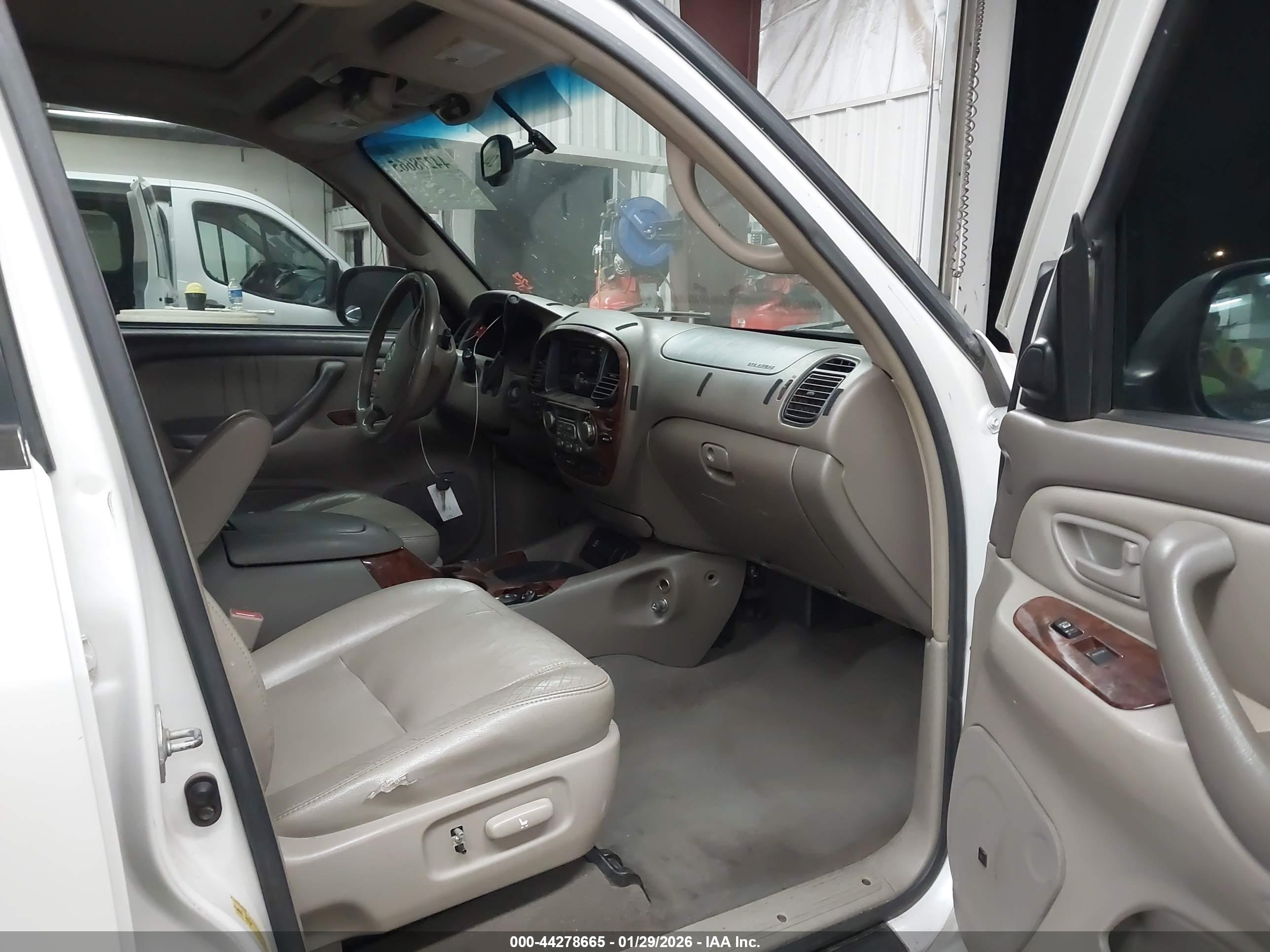 TOYOTA SEQUOIA image 5