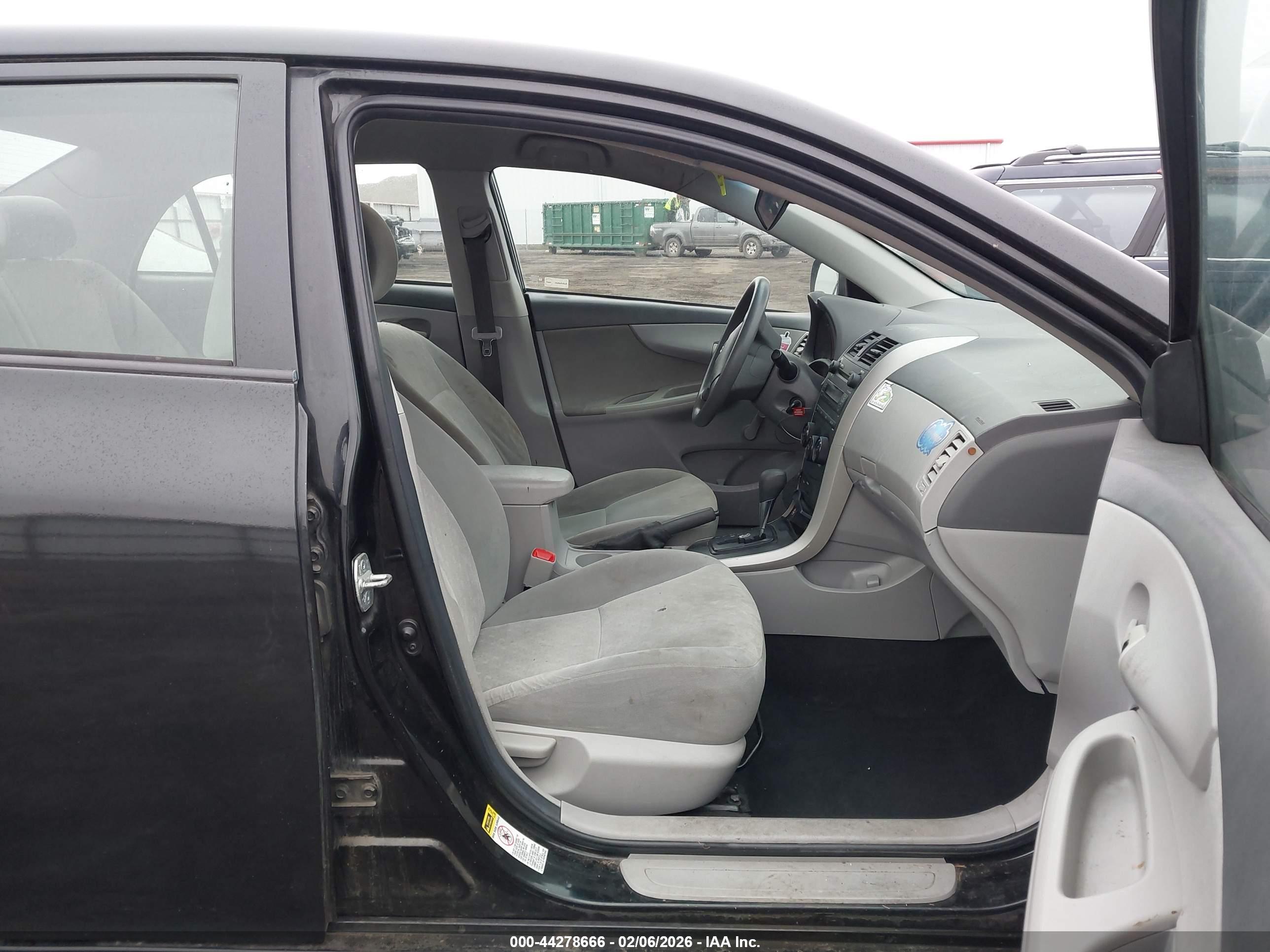 TOYOTA COROLLA image 5